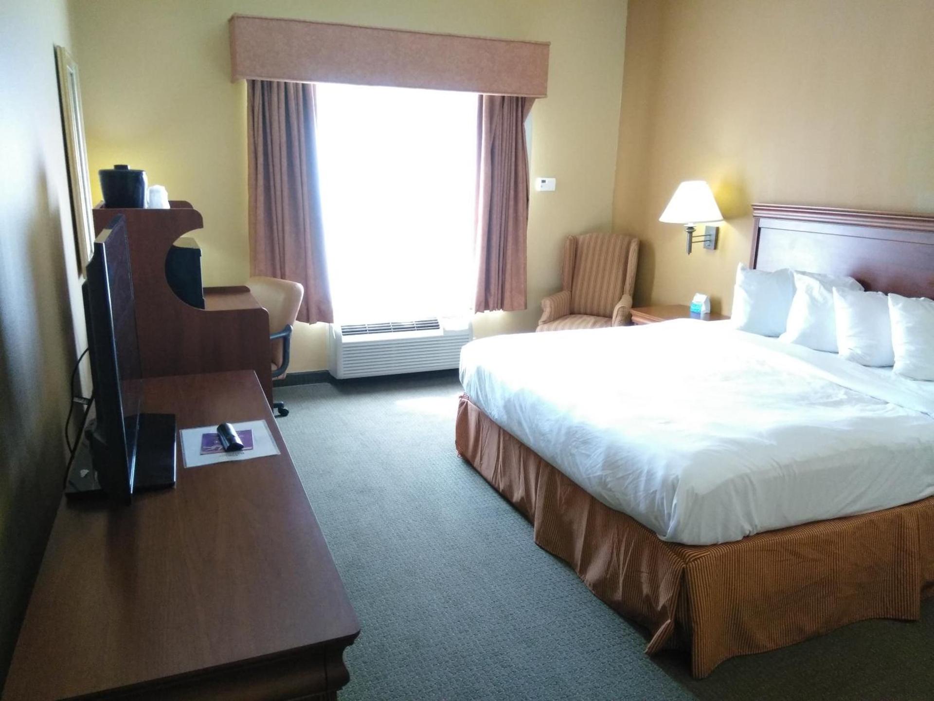 Baymont by Wyndham Clinton photo 6