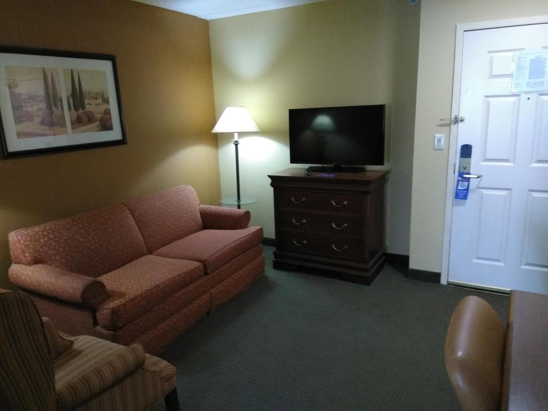 Baymont by Wyndham Clinton photo 3