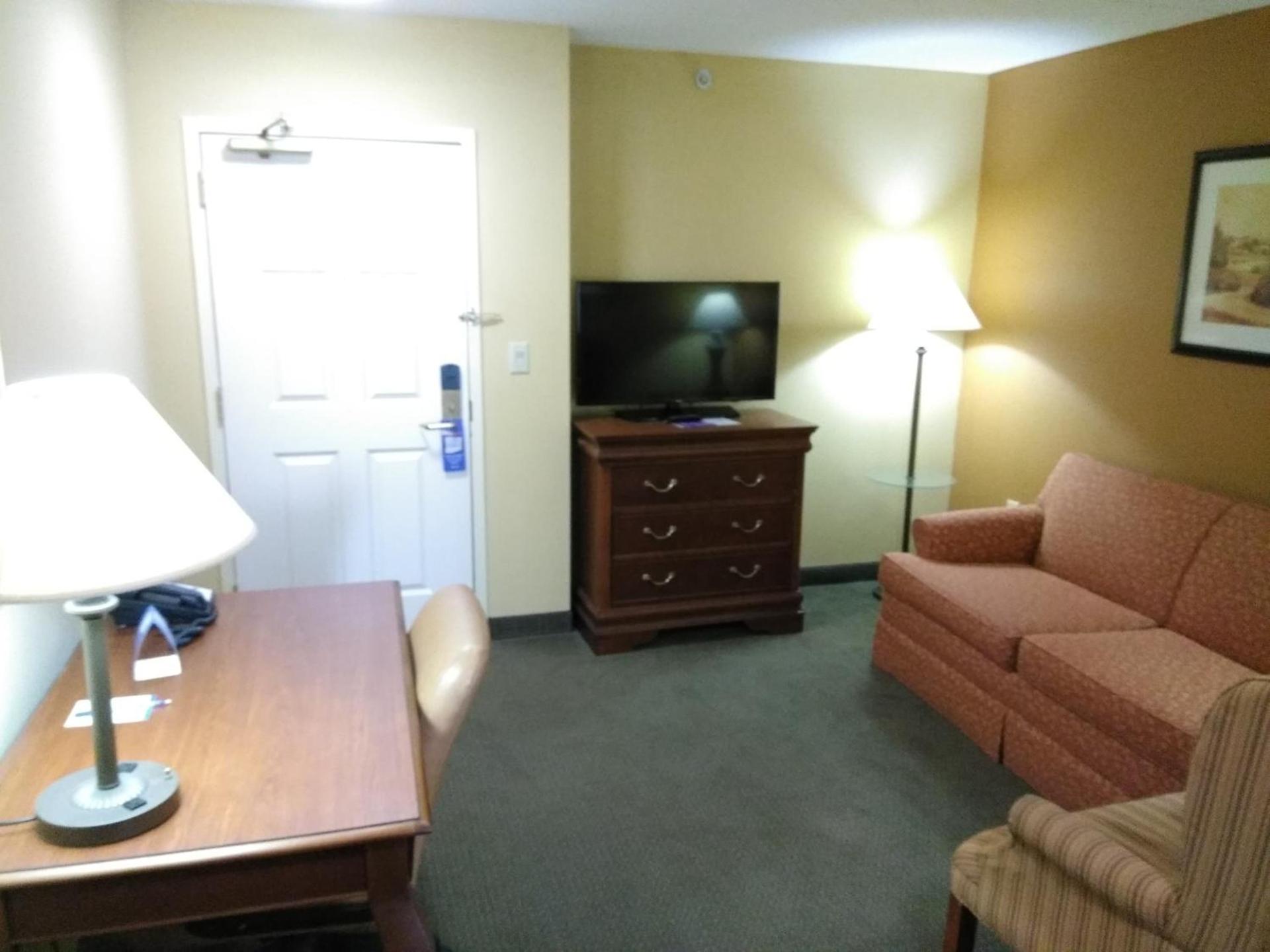 Baymont by Wyndham Clinton photo 2