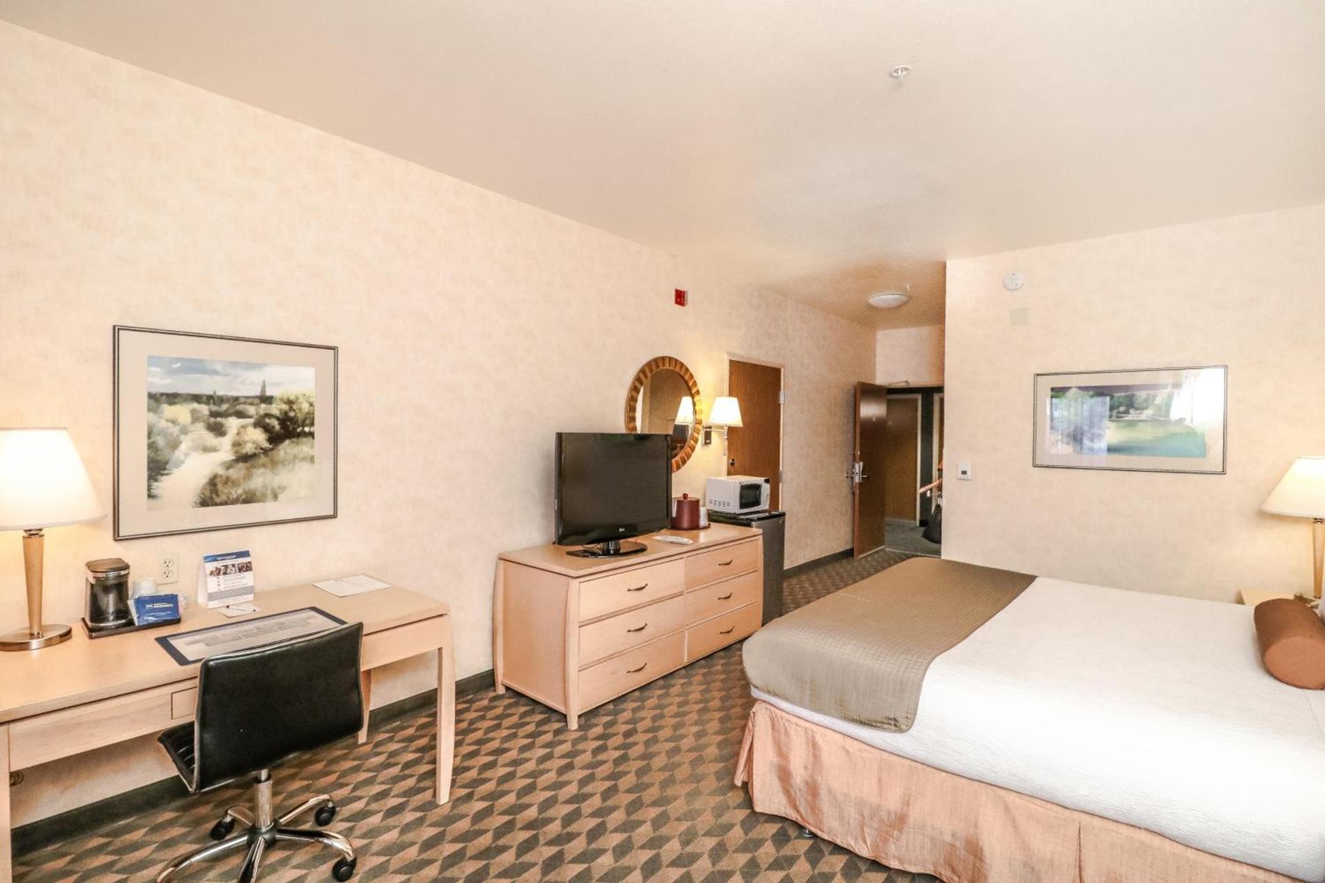 Best Western Plus North Las Vegas Inn & Suites photo 52