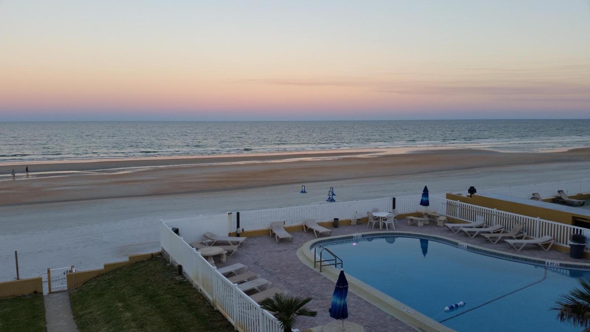 Driftwood Beach Motel photo 8