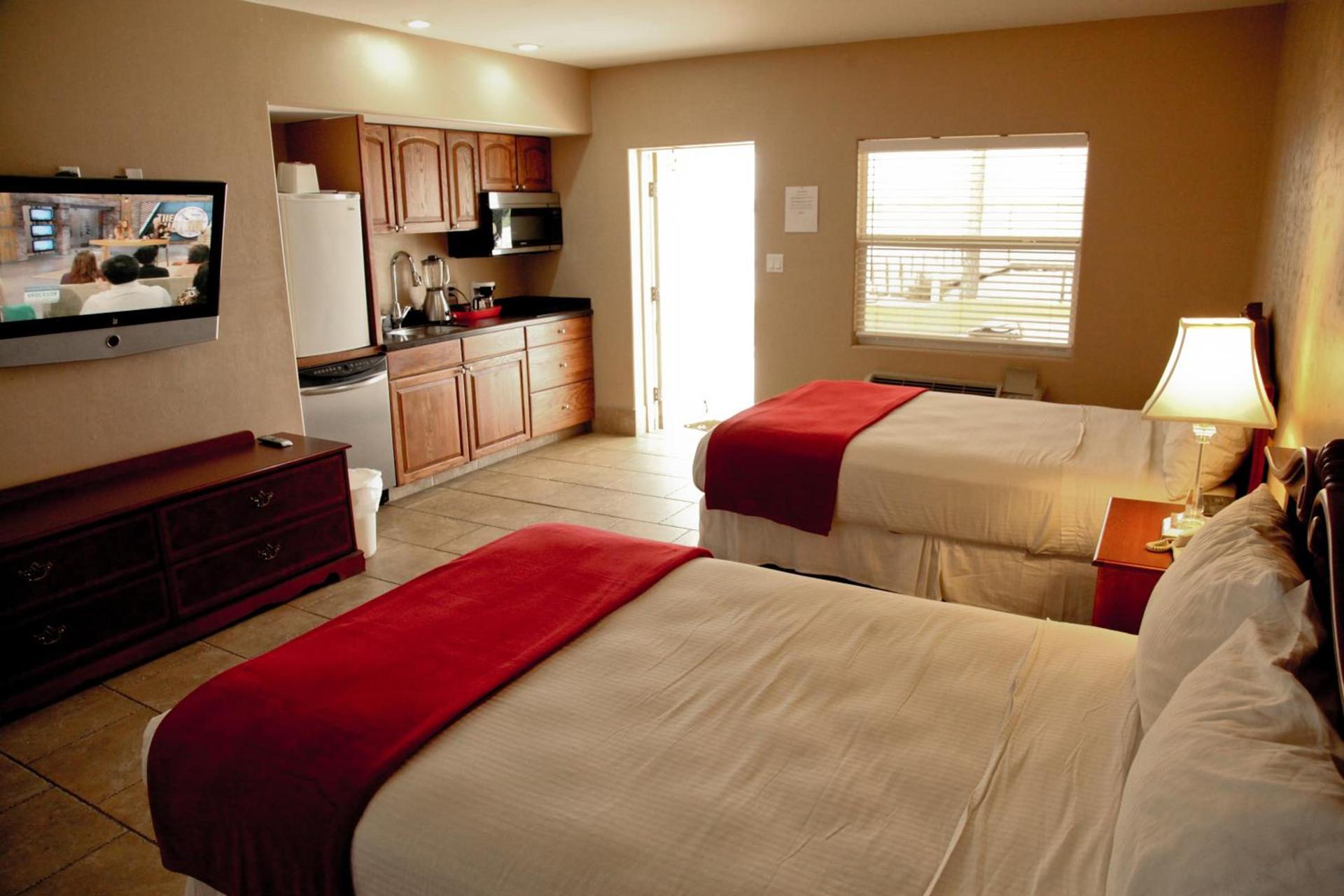 Lake Grassy Inn & Suites photo 4