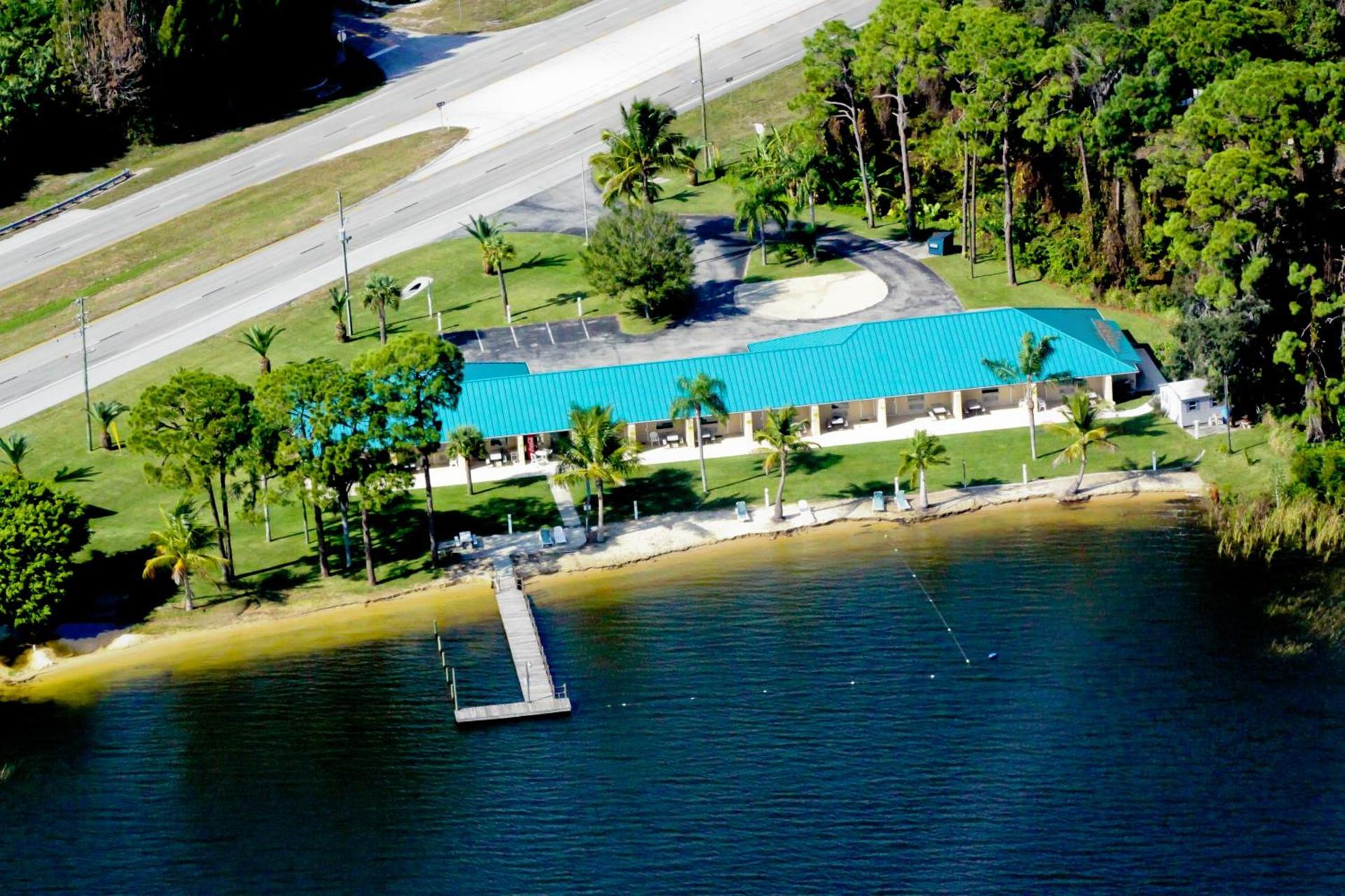 Lake Grassy Inn & Suites photo 2