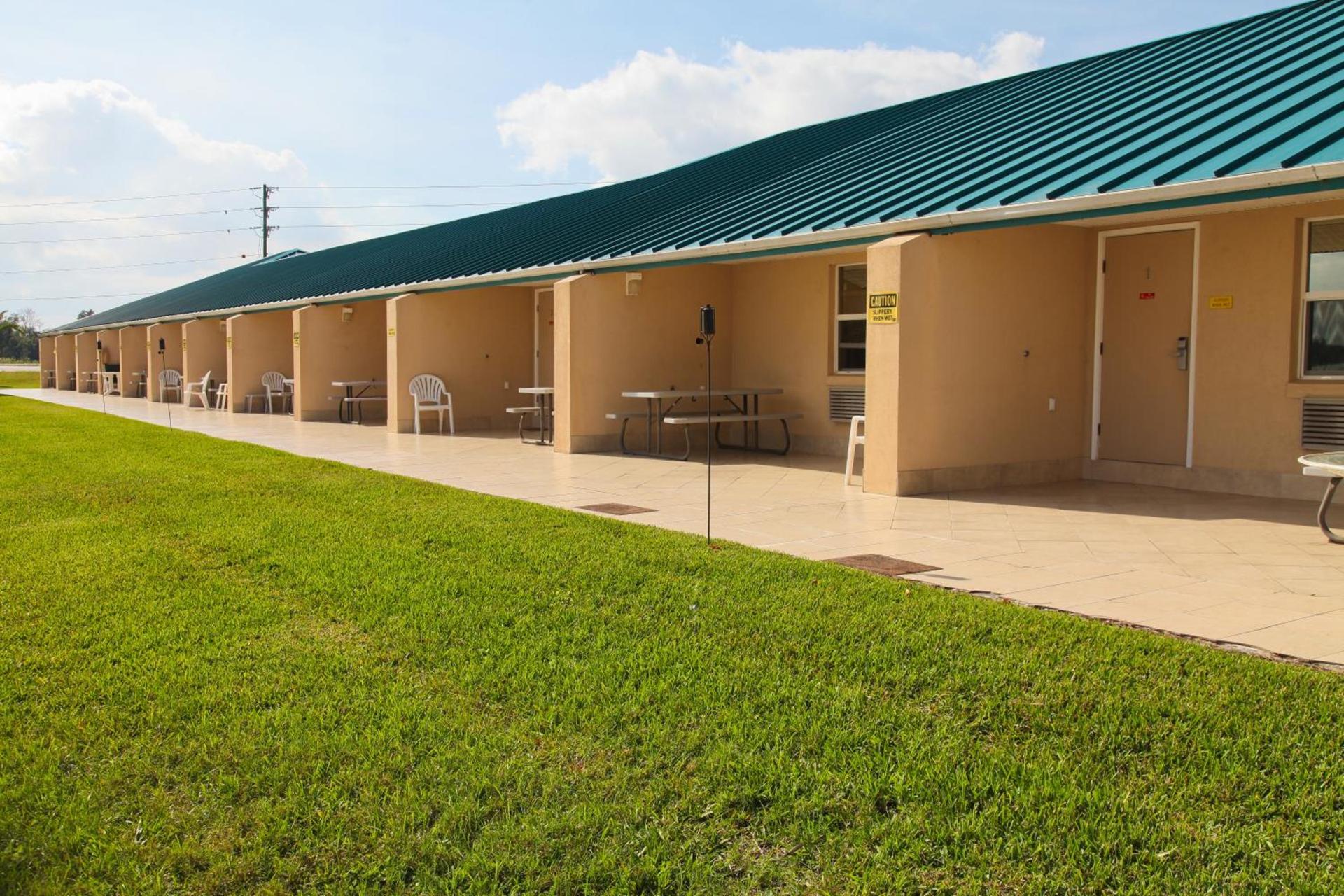 Lake Grassy Inn & Suites photo 17