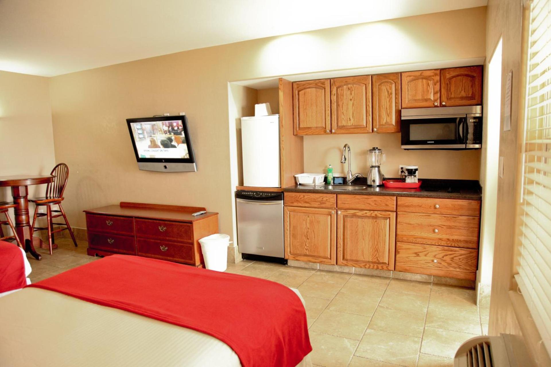 Lake Grassy Inn & Suites photo 9