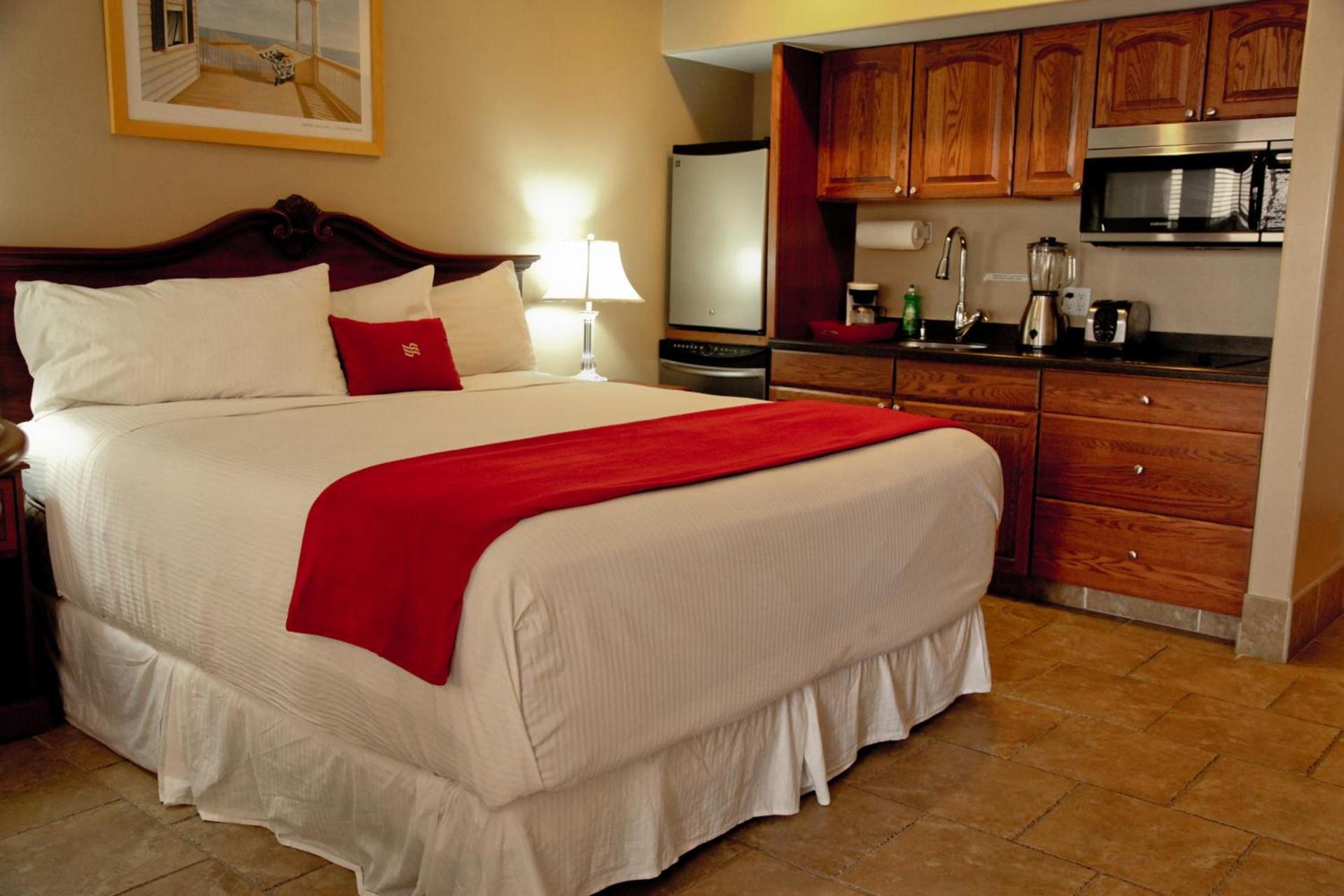 Lake Grassy Inn & Suites photo 10