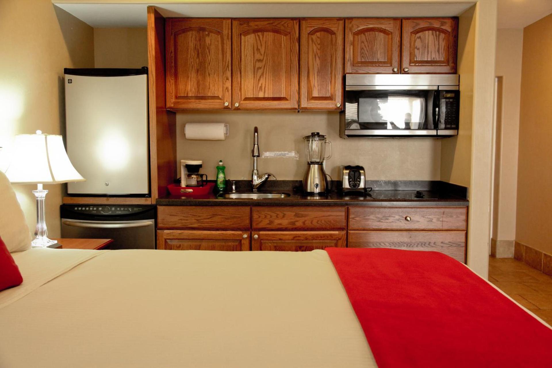 Lake Grassy Inn & Suites photo 12