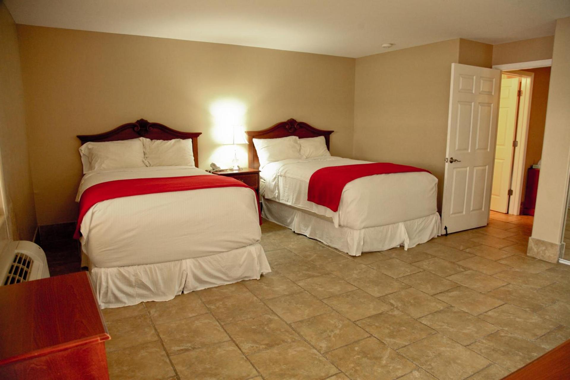 Lake Grassy Inn & Suites photo 7