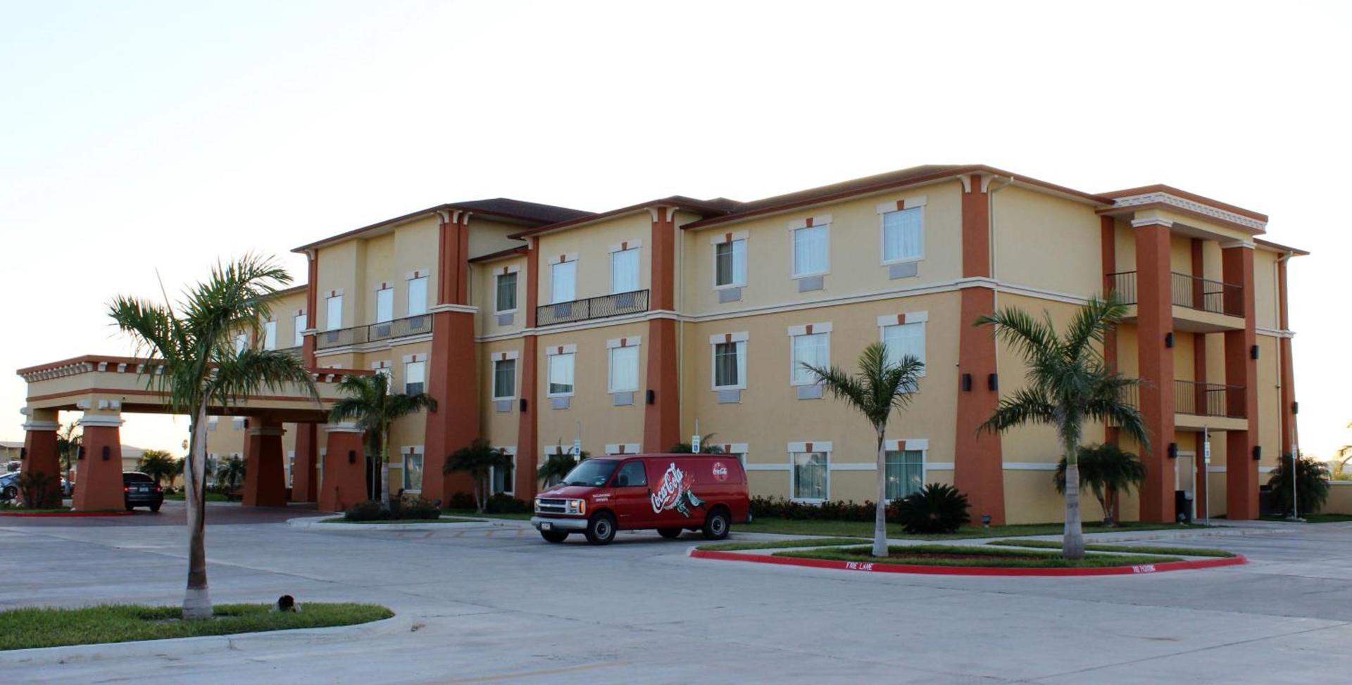 Super 8 by Wyndham Hidalgo at La Plaza Mall & Mcallen Airport photo 18