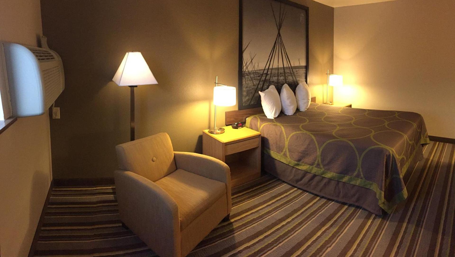 Super 8 by Wyndham Dillon photo 20