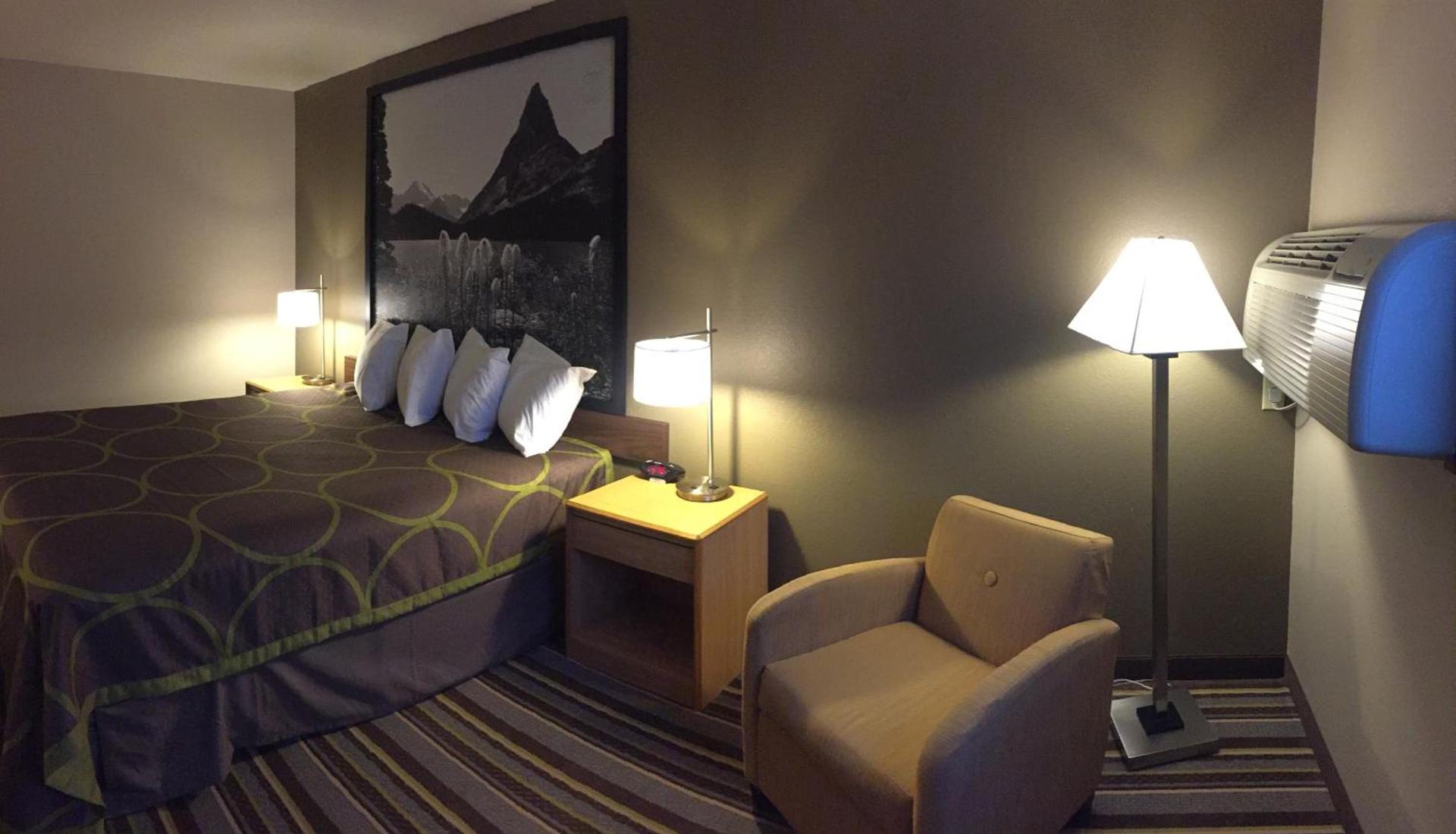 Super 8 by Wyndham Dillon photo 15