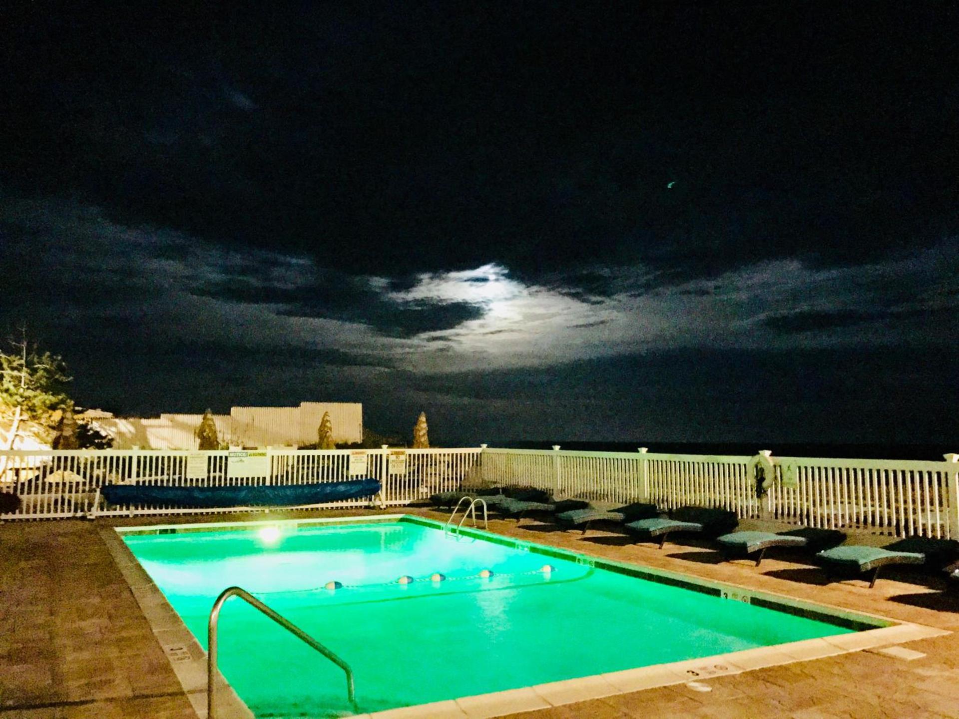 Ocean Surf Resort photo 91