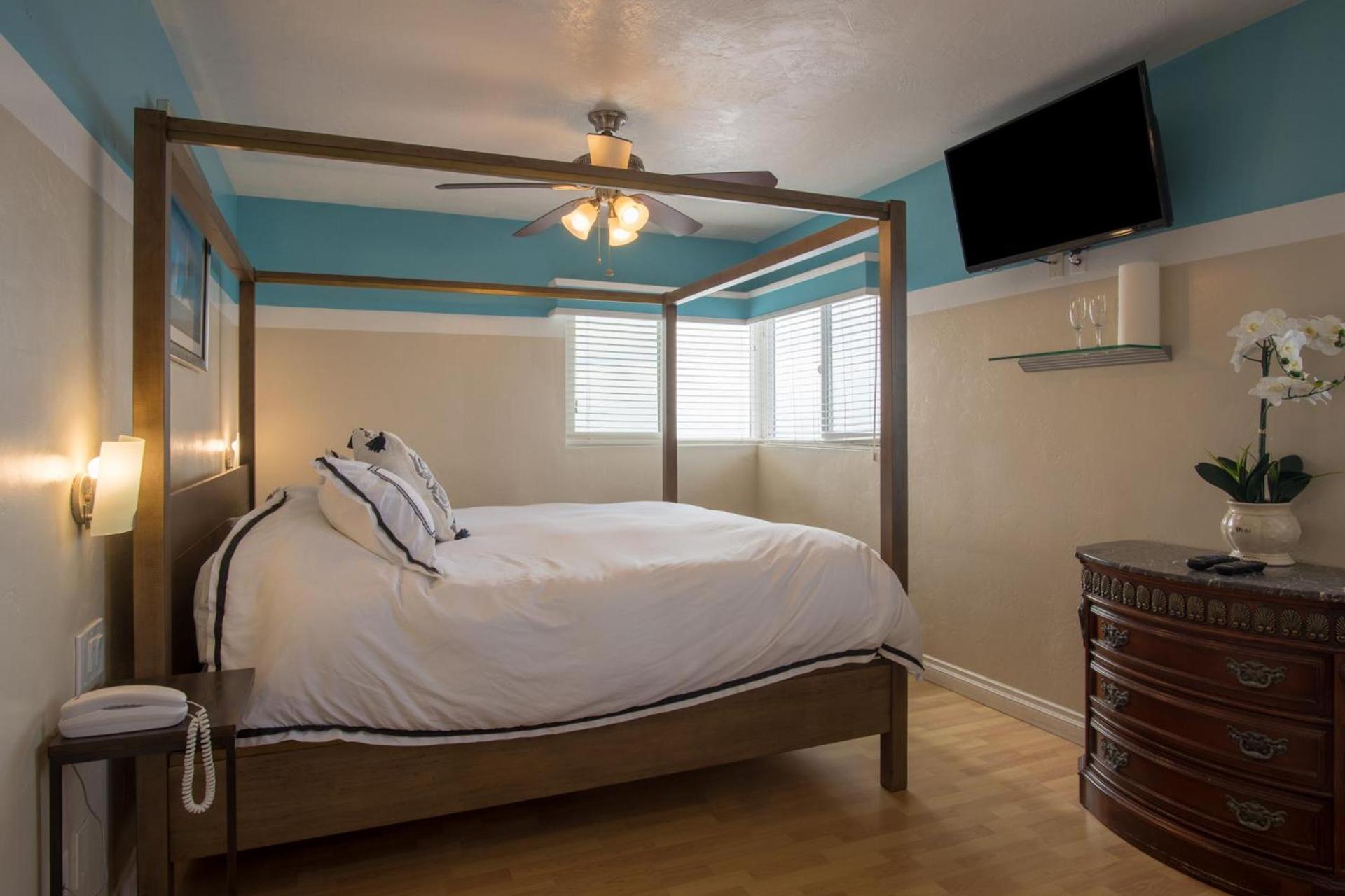 The Inn at Sunset Cliffs photo 20