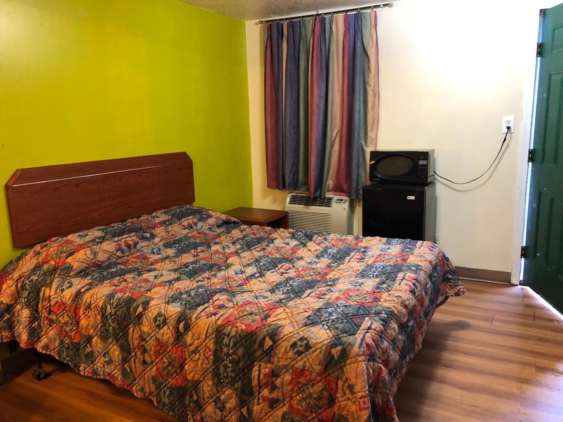 Budget inn photo 13