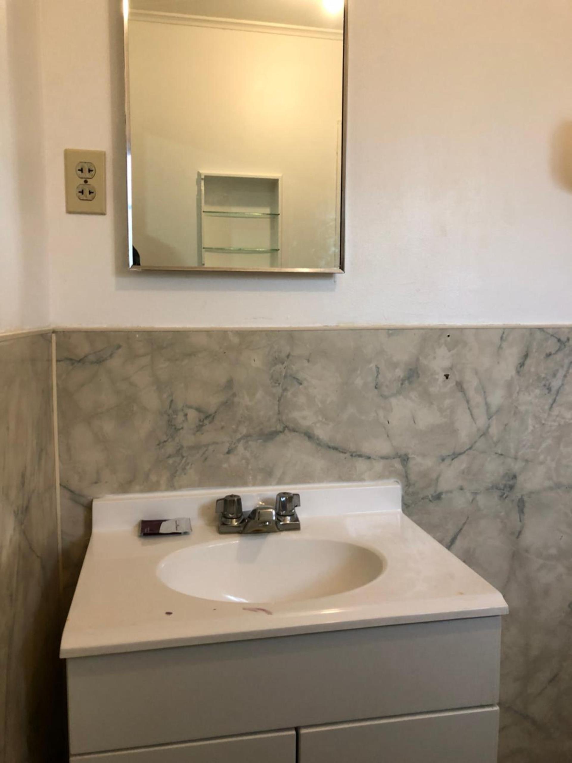 Budget inn photo 14