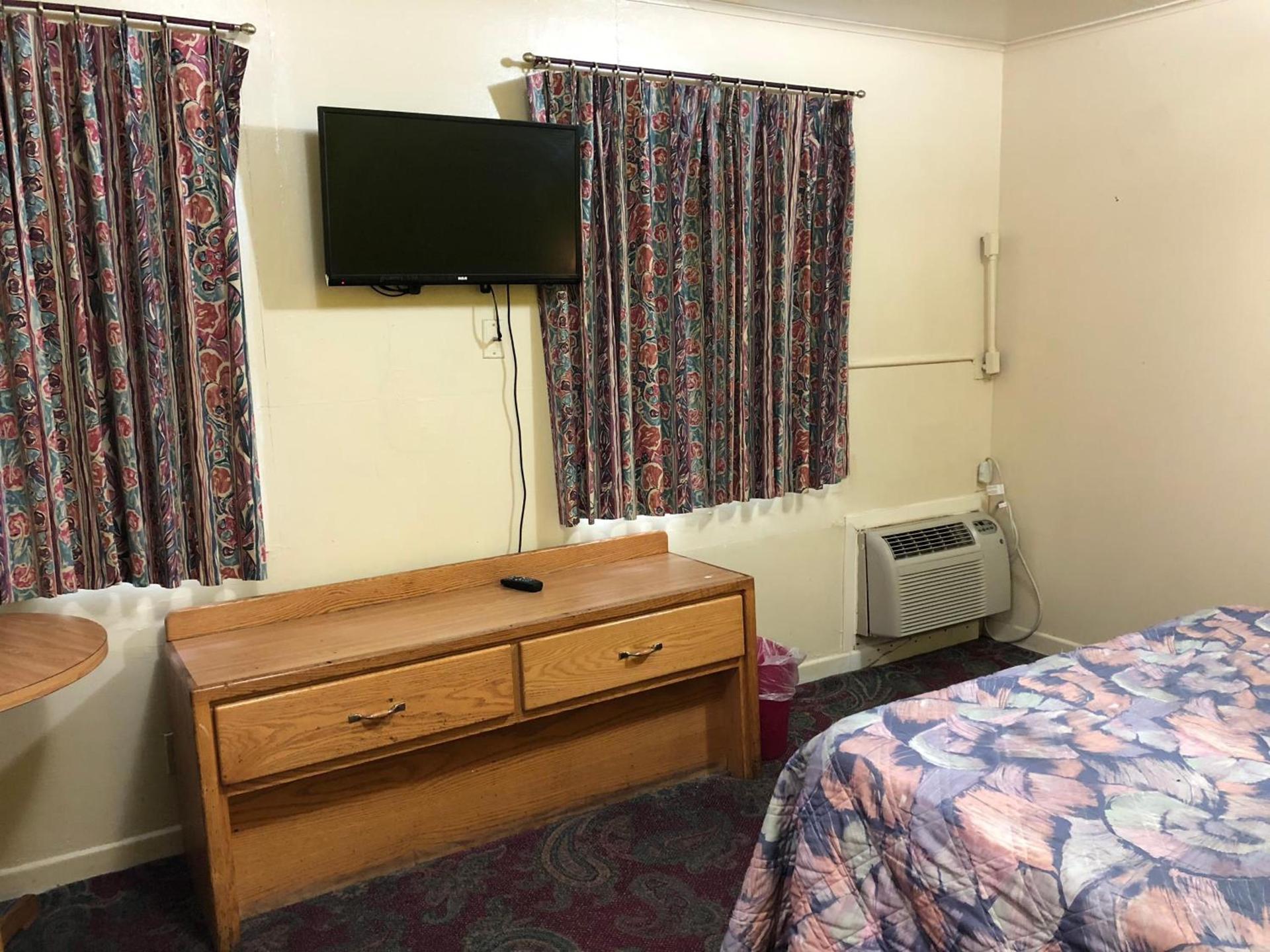 Budget inn photo 11