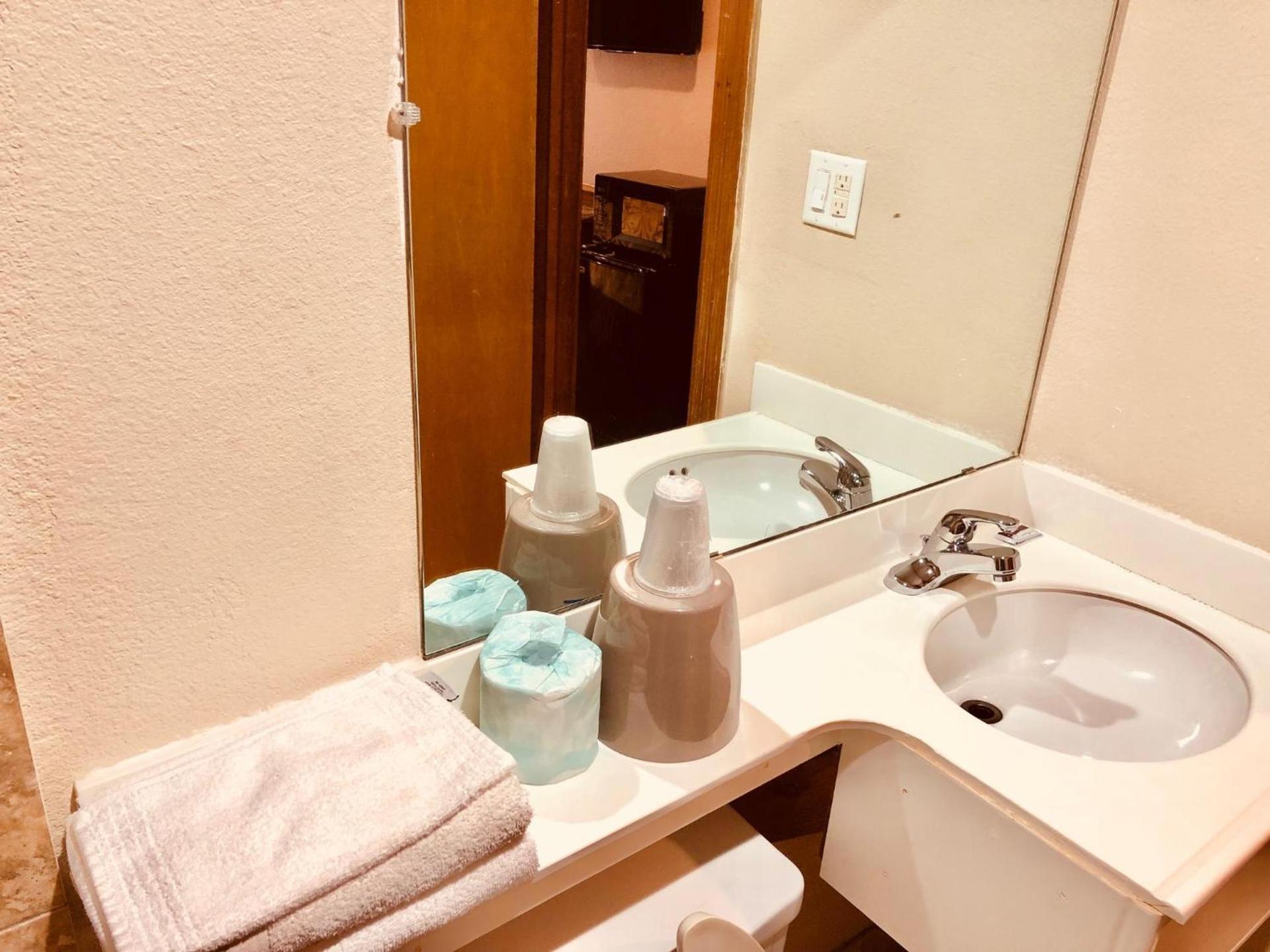 Sunset Inn Longview photo 18