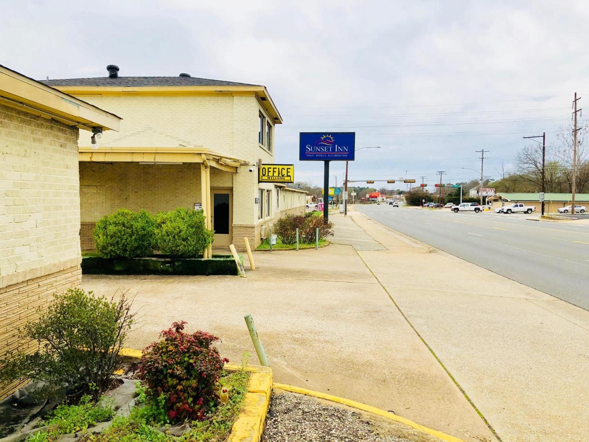 Sunset Inn Longview photo 2
