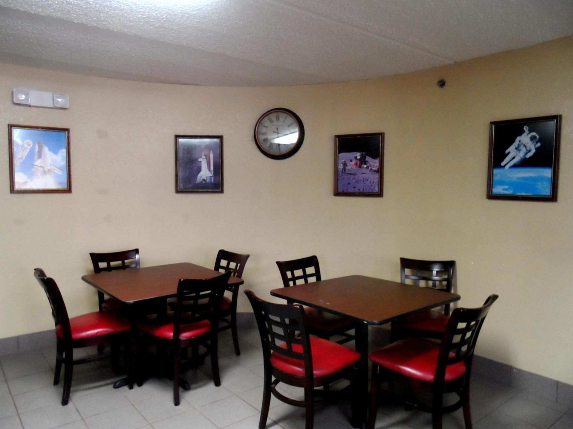 Budgetel Inn Houston/Nasa photo 18