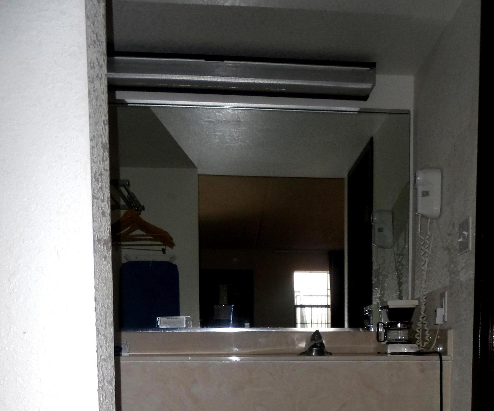 Budgetel Inn Houston/Nasa photo 21