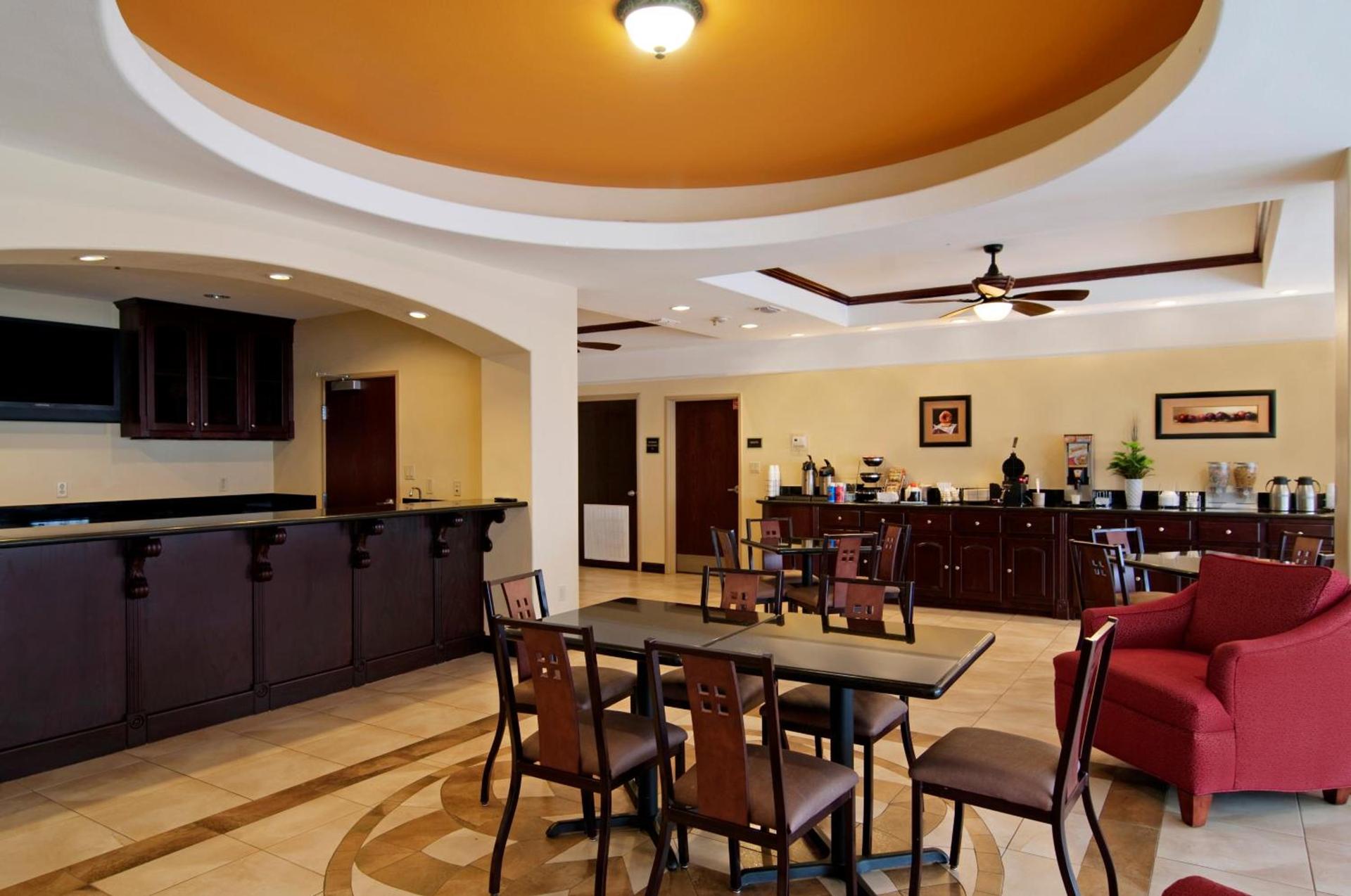 Super 8 by Wyndham Hidalgo at La Plaza Mall & Mcallen Airport photo 23