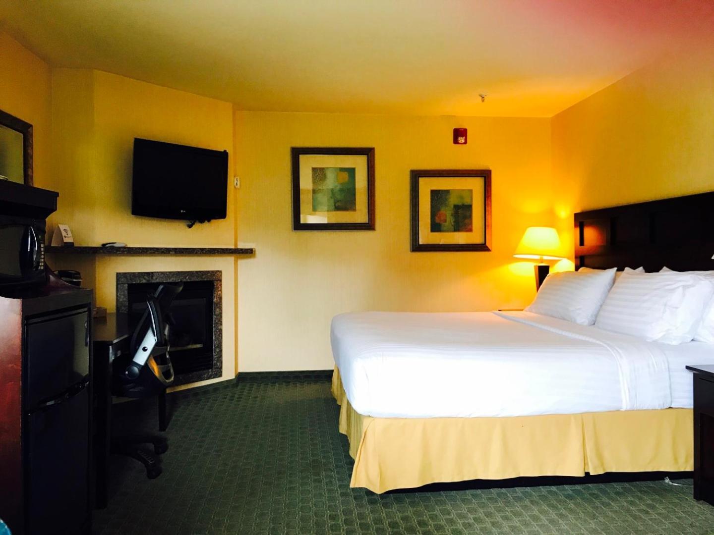 Holiday Inn Express Fort Bragg by IHG photo 6