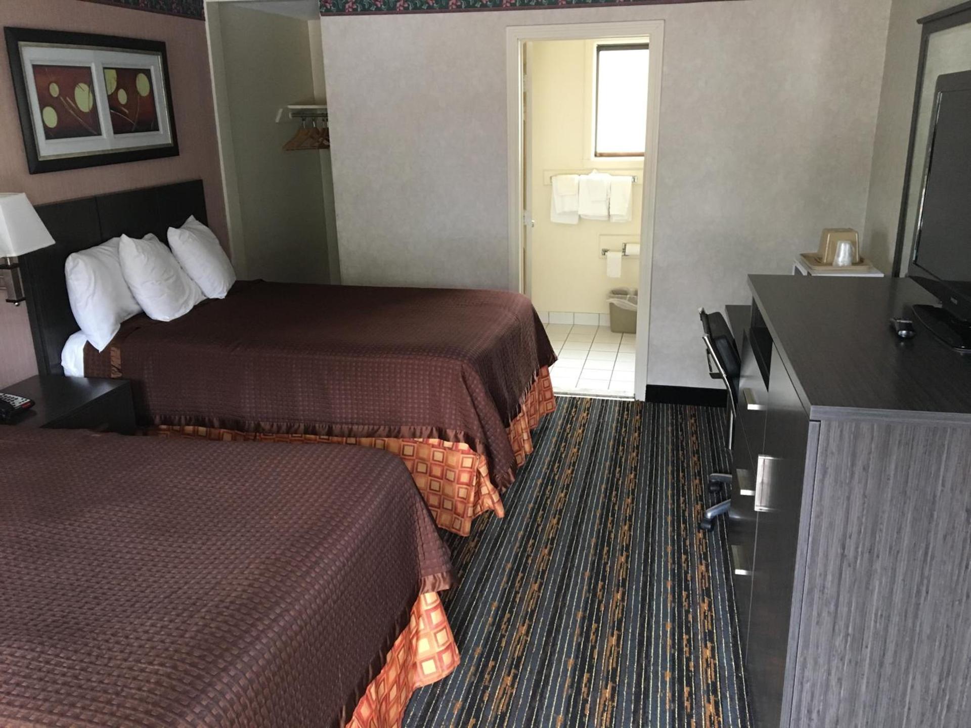 Whitney Inn & Suites photo 9