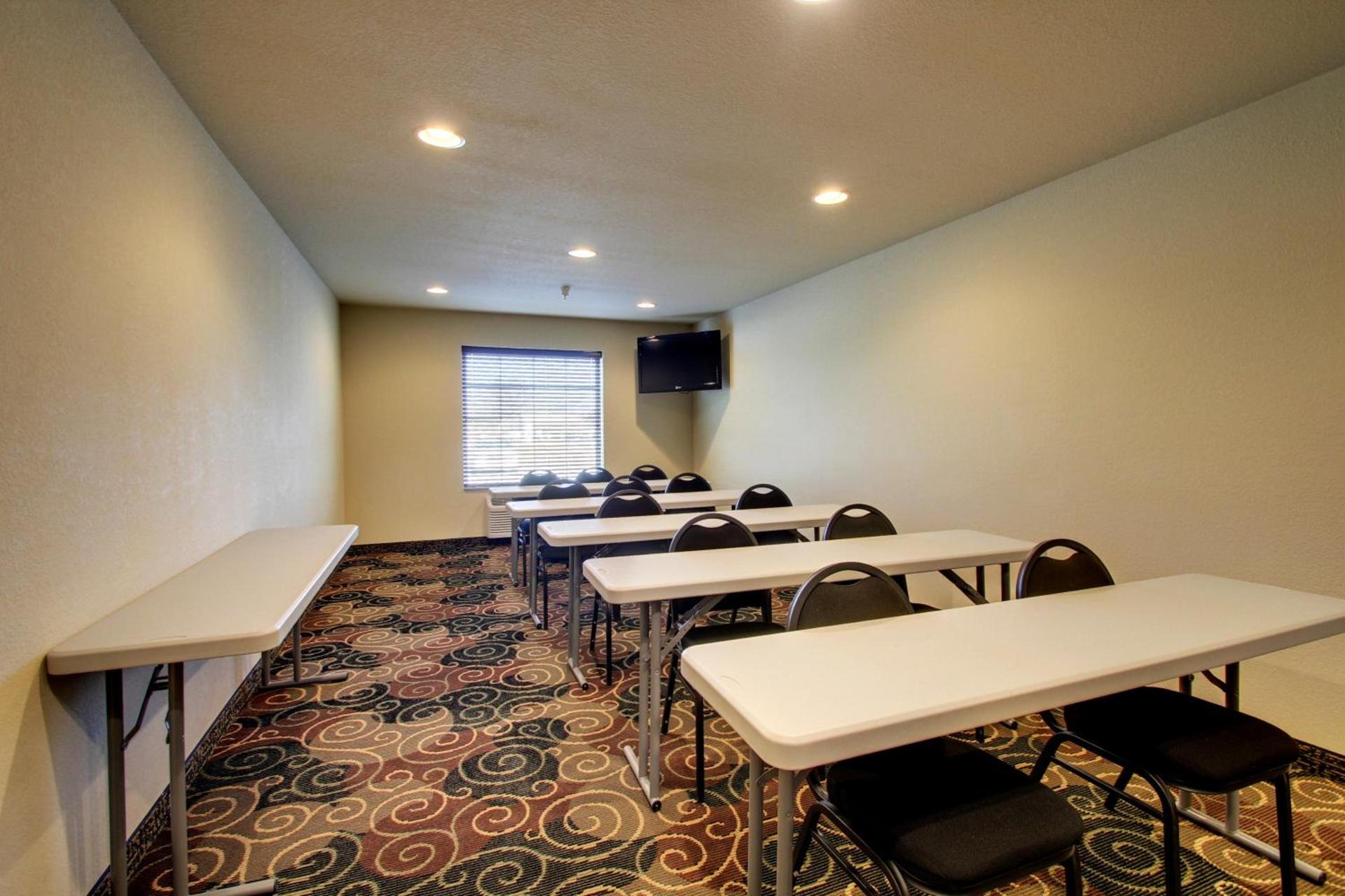 Cobblestone Hotel & Suites - Newton photo 22