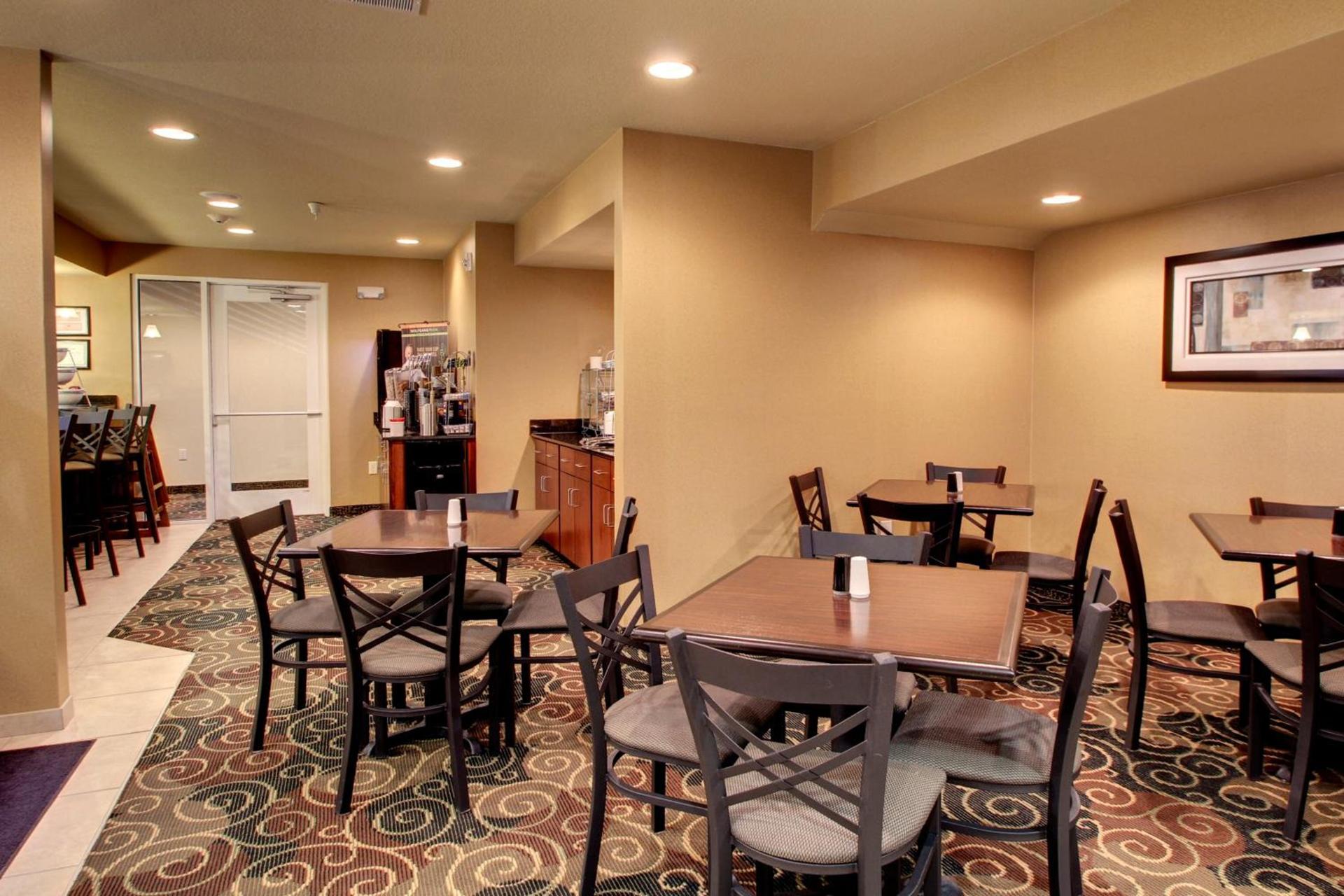 Cobblestone Hotel & Suites - Newton photo 26