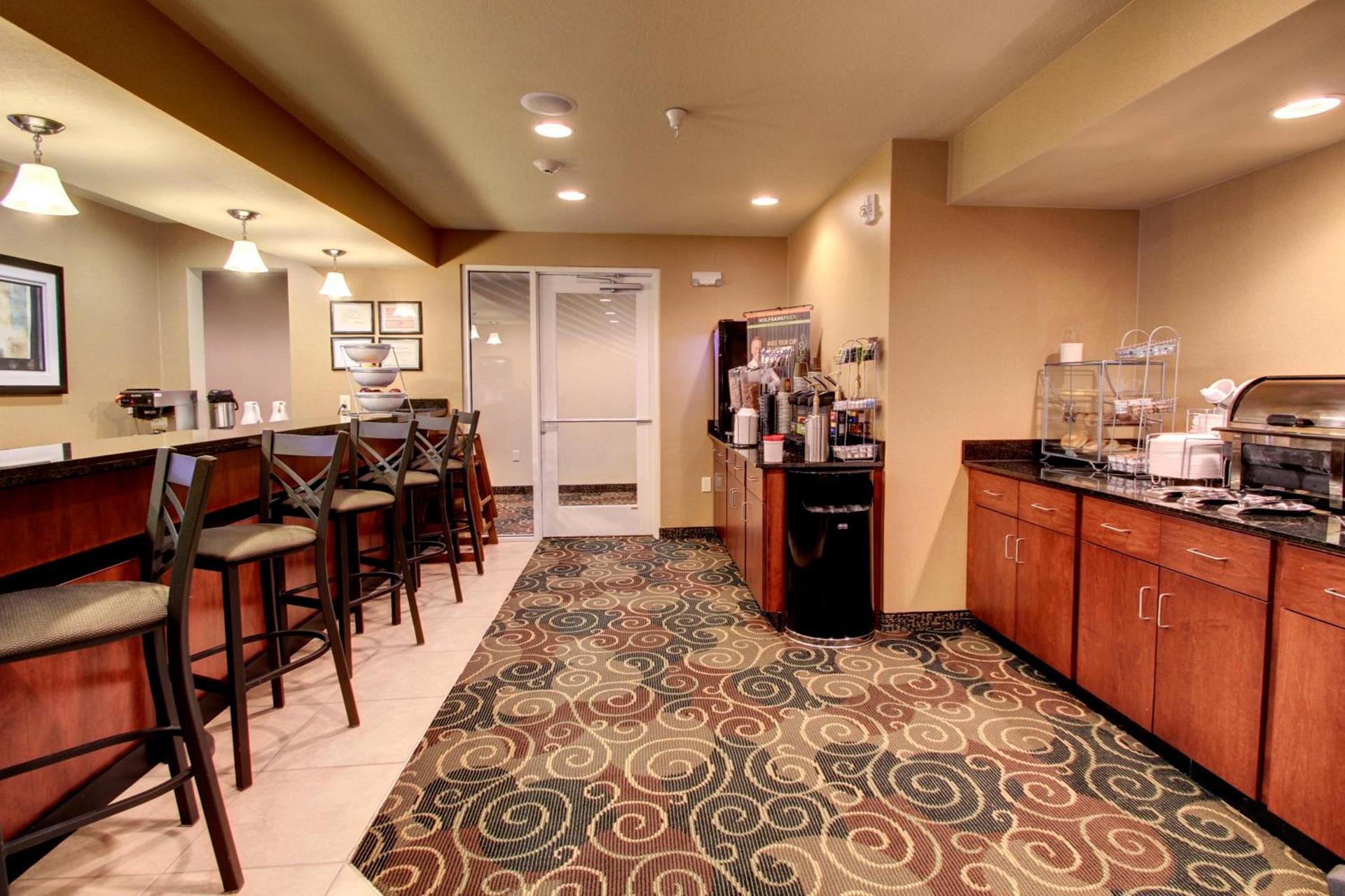 Cobblestone Hotel & Suites - Newton photo 27