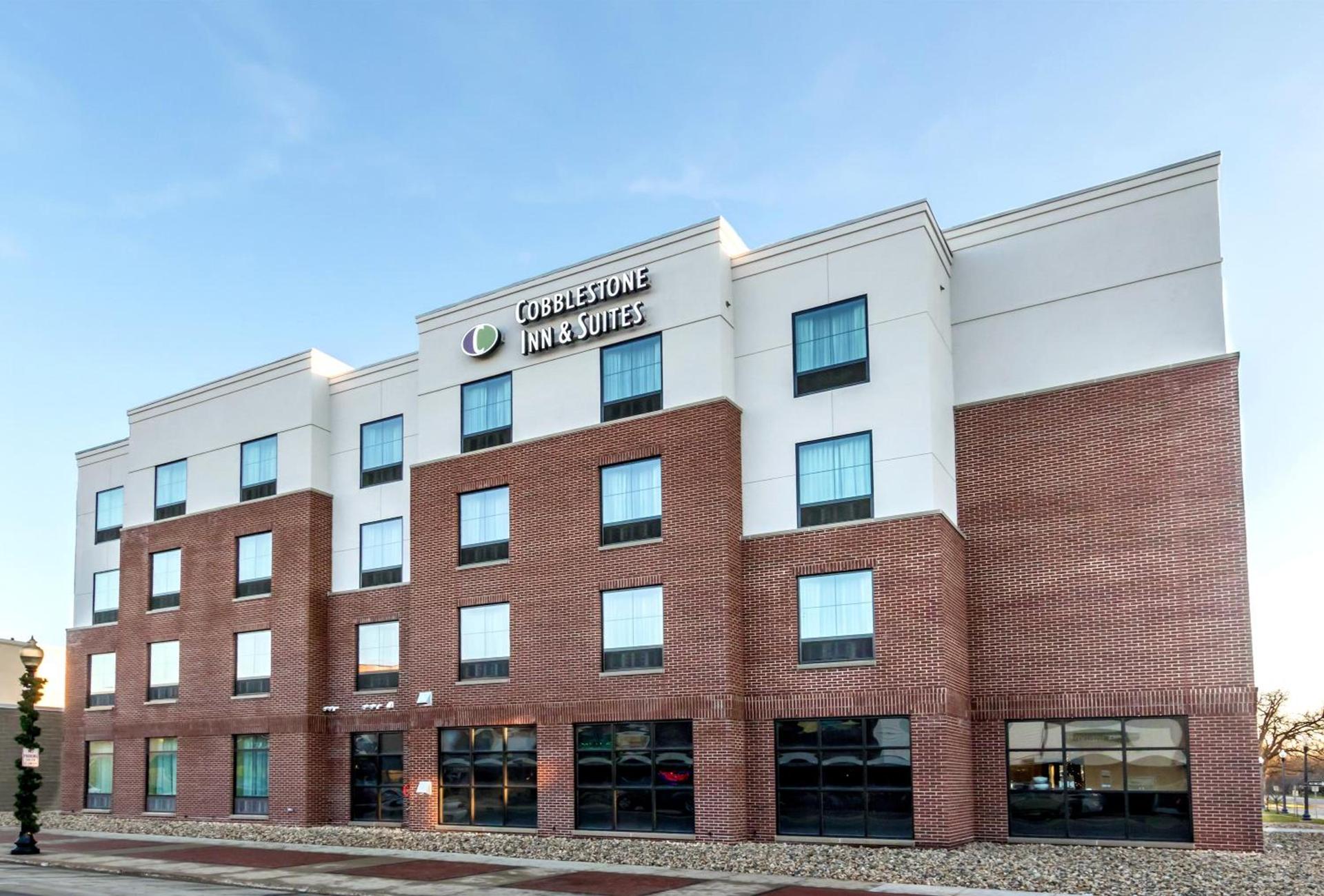 Cobblestone Inn & Suites - Waverly — hotel in Waverly