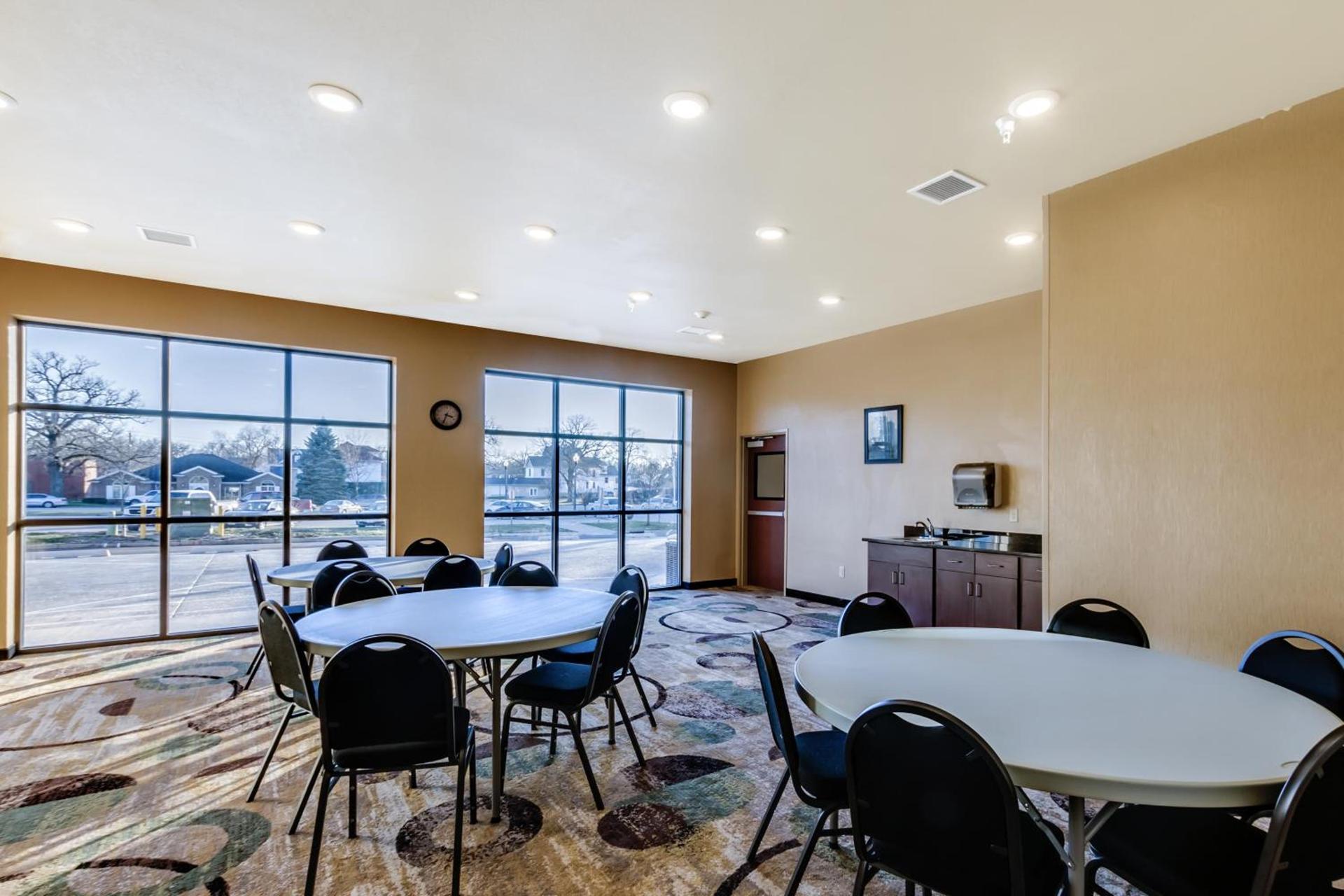 Cobblestone Inn & Suites - Waverly photo 29