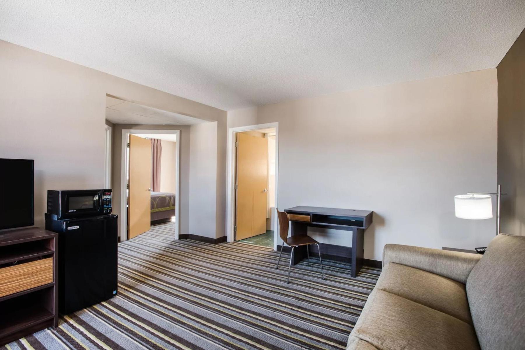 Super 8 by Wyndham Sevierville Riverside photo 9