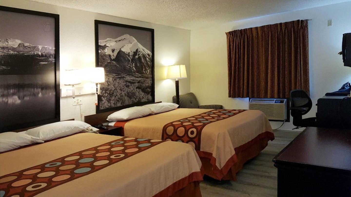 Super 8 by Wyndham Limon photo 32