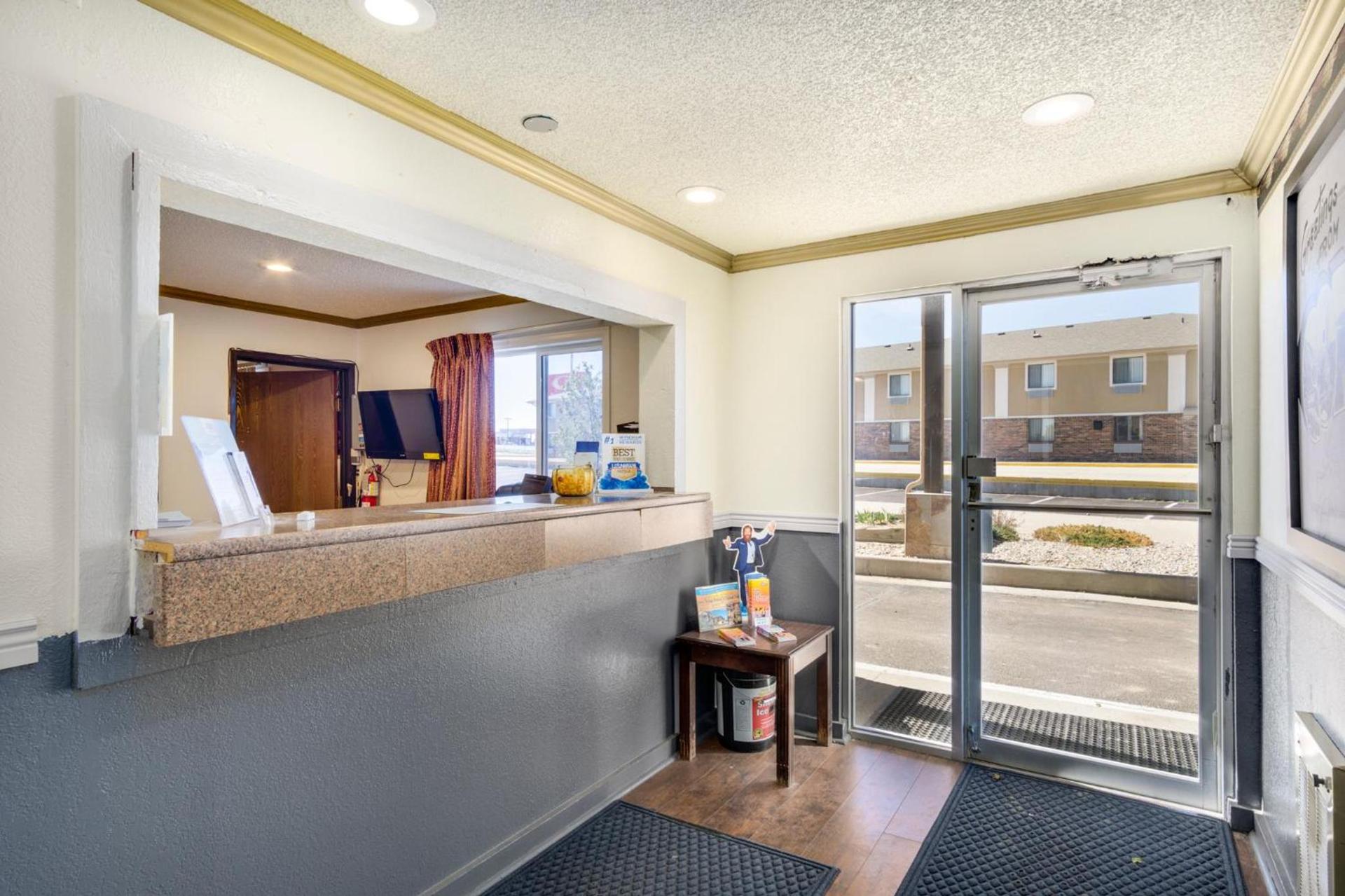 Super 8 by Wyndham Limon photo 21