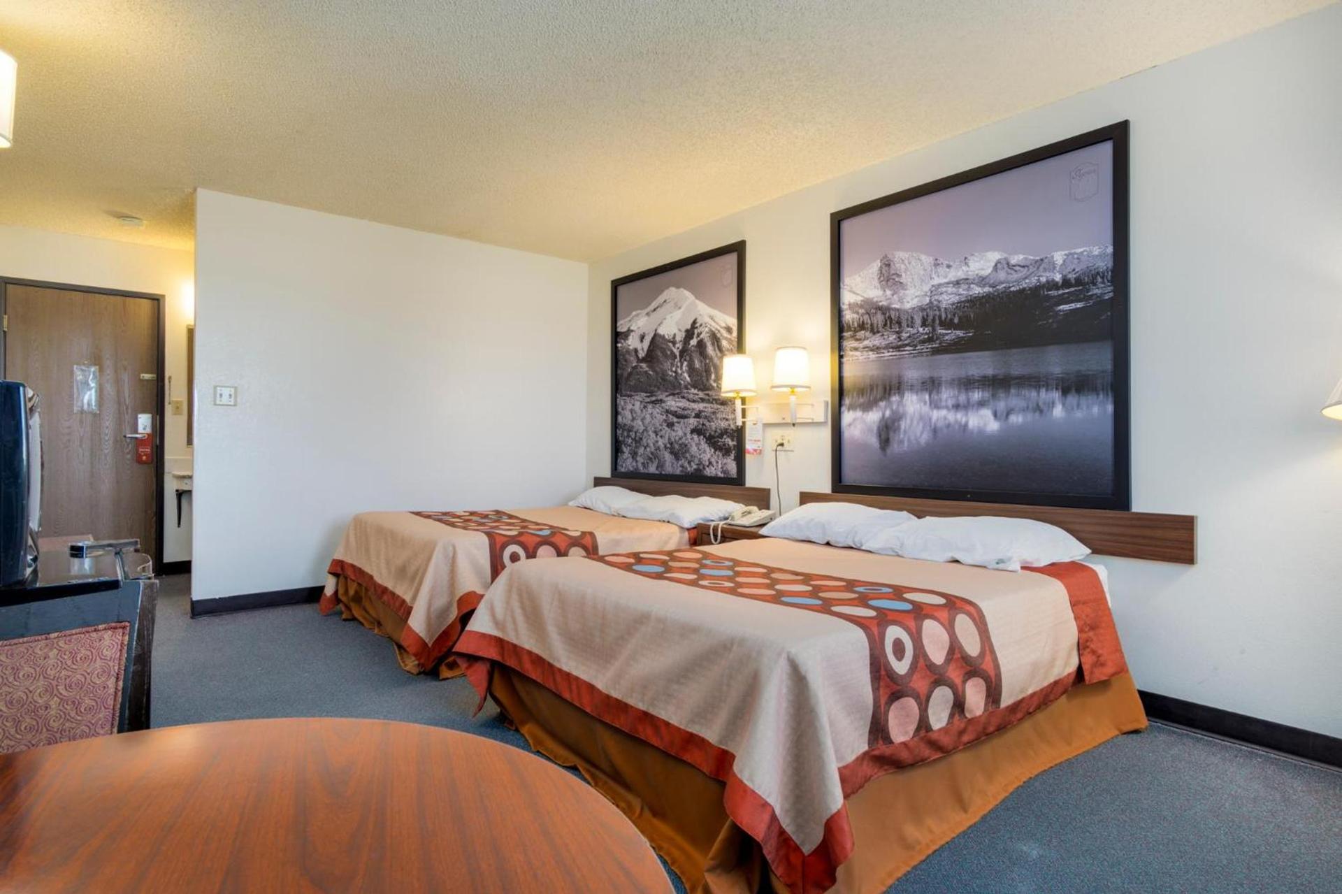 Super 8 by Wyndham Limon photo 24