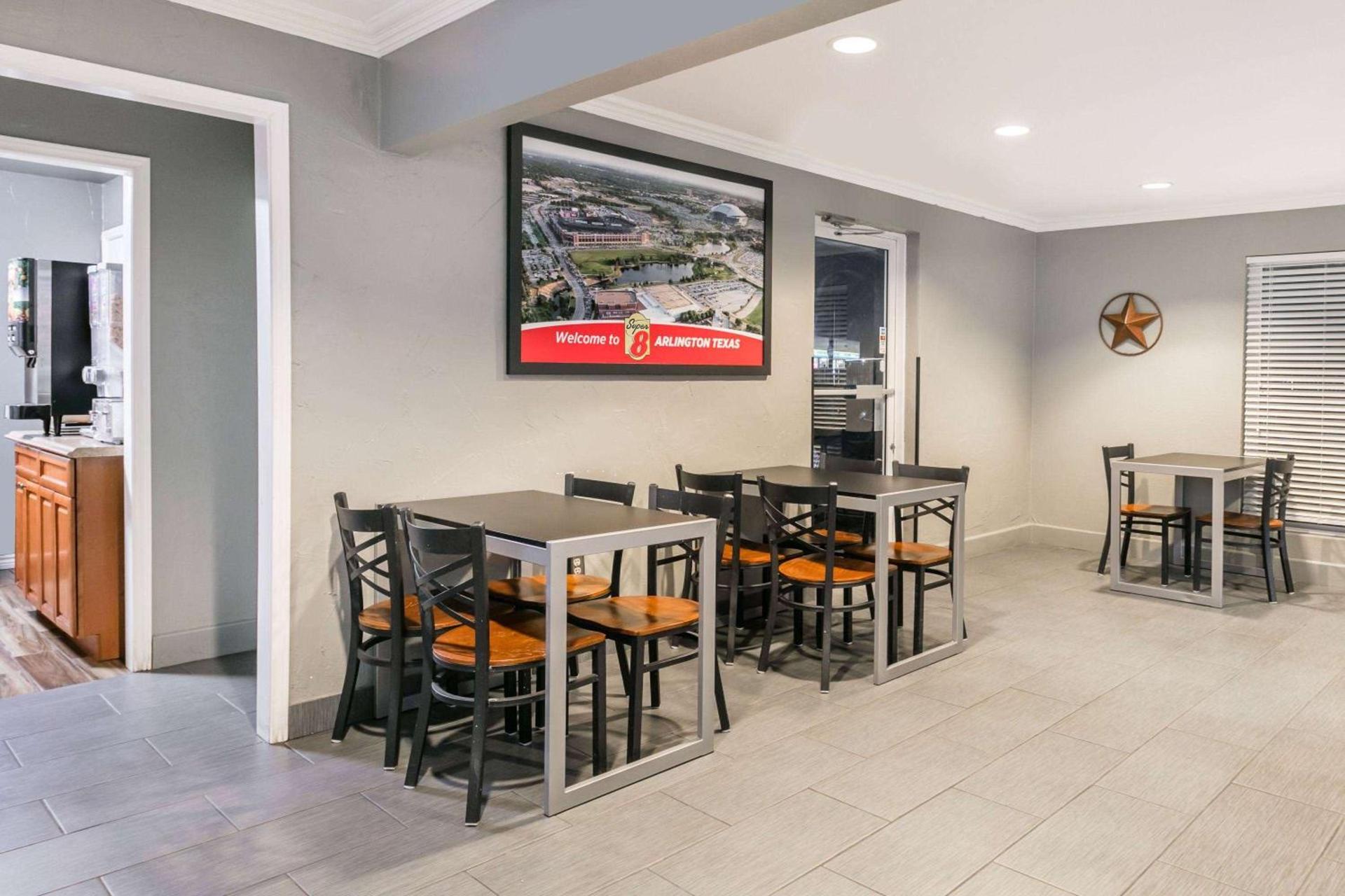 Super 8 by Wyndham Arlington Near AT&T Stadium photo 35