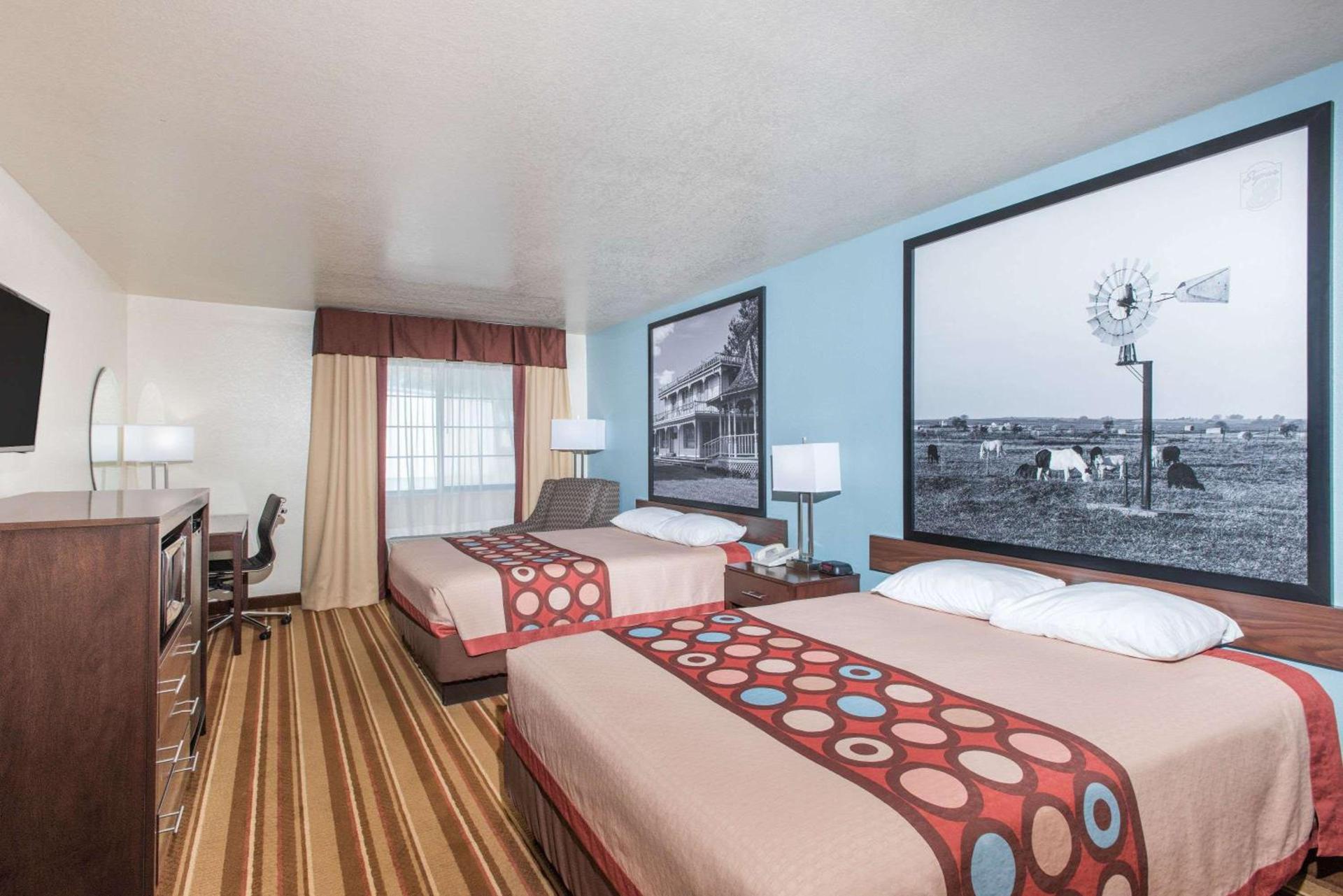Super 8 by Wyndham Claremore OK photo 10
