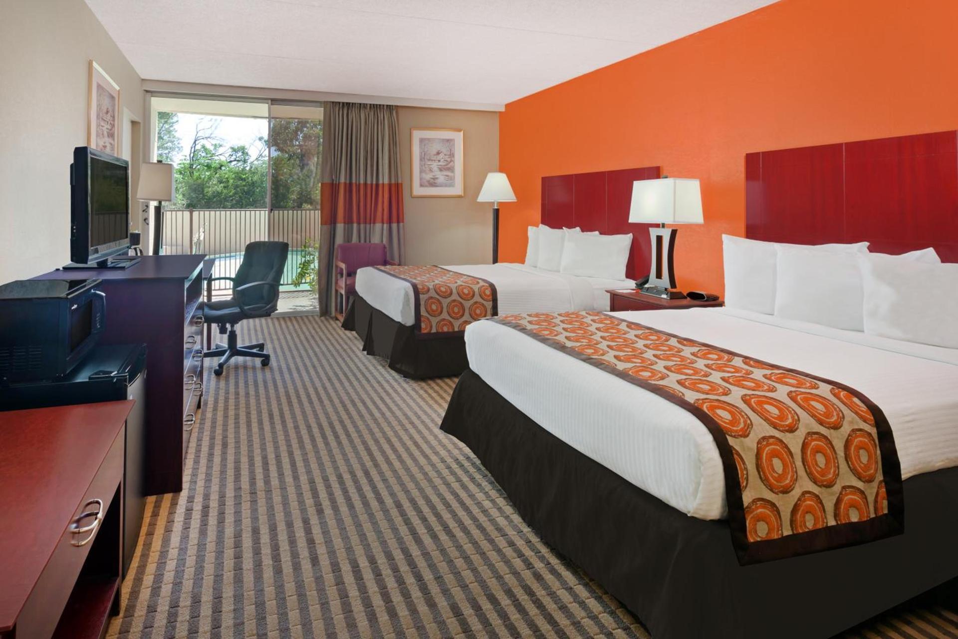 Howard Johnson by Wyndham Arlington Ballpark / Six Flags photo 17