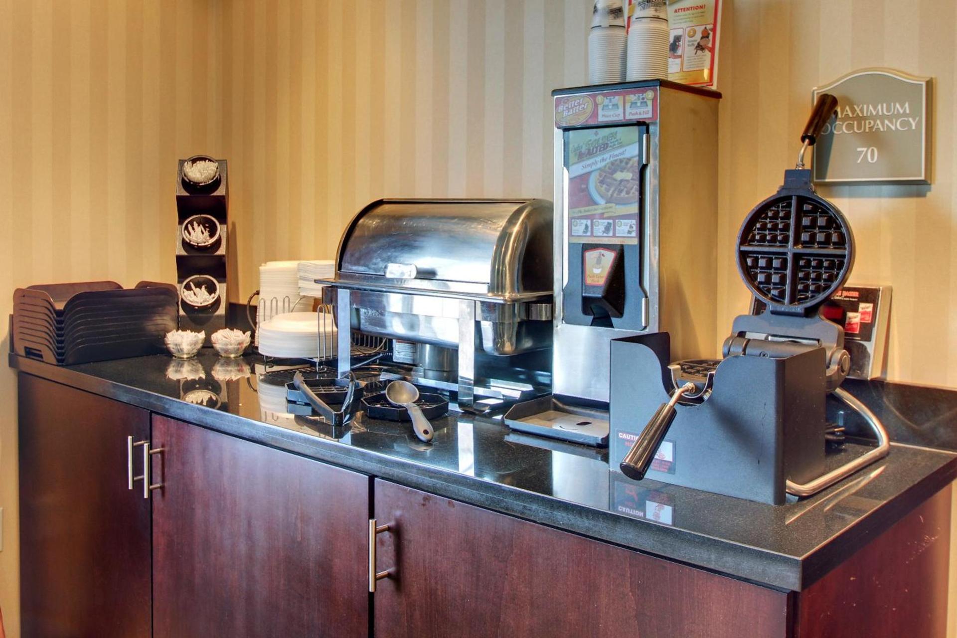 Cobblestone Inn & Suites - Carrington photo 25