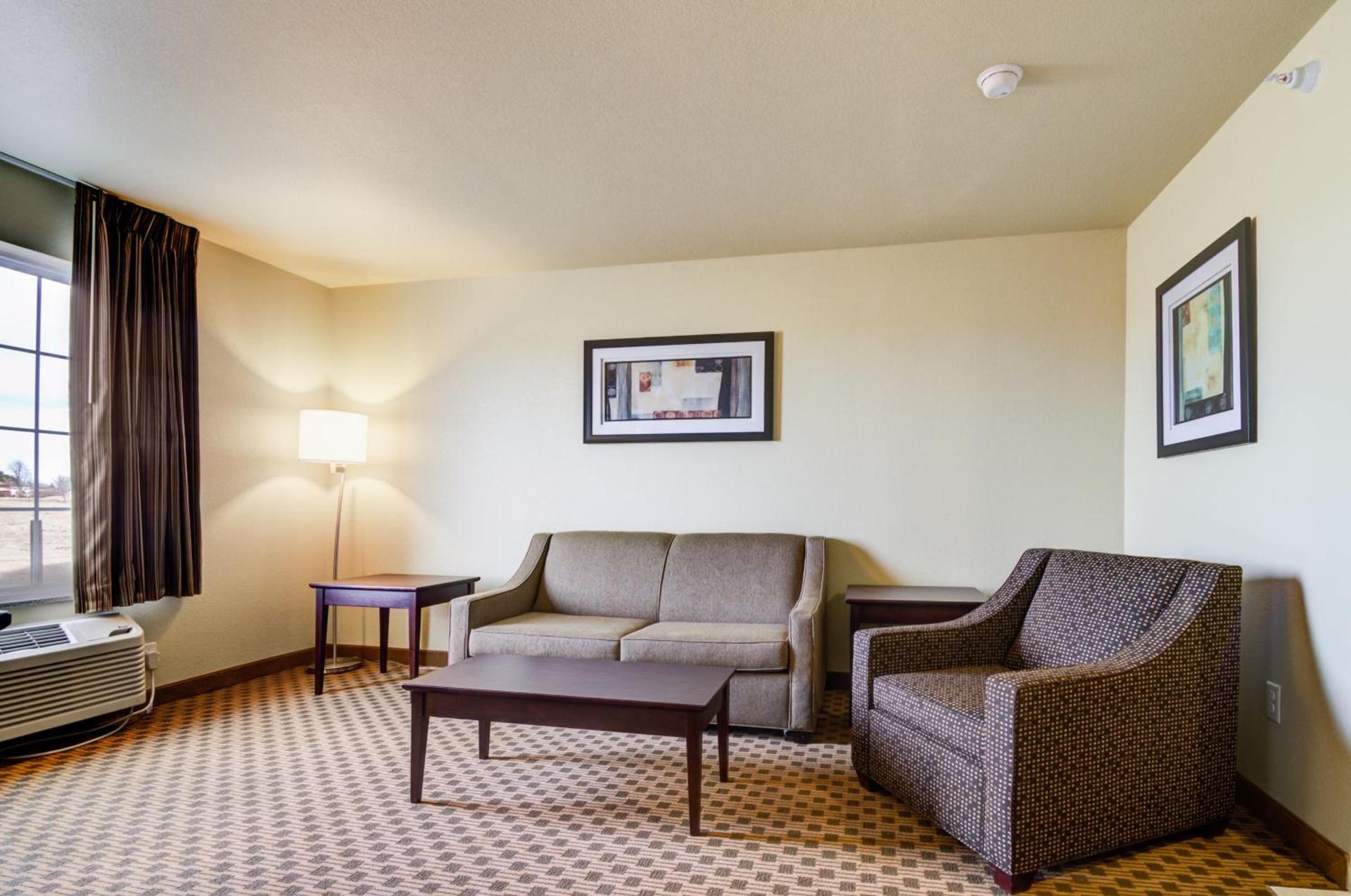 Castle Rock Inn & Suites - Quinter photo 38