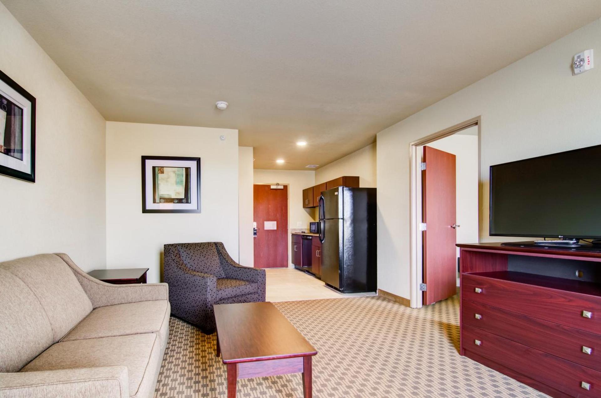 Castle Rock Inn & Suites - Quinter photo 39