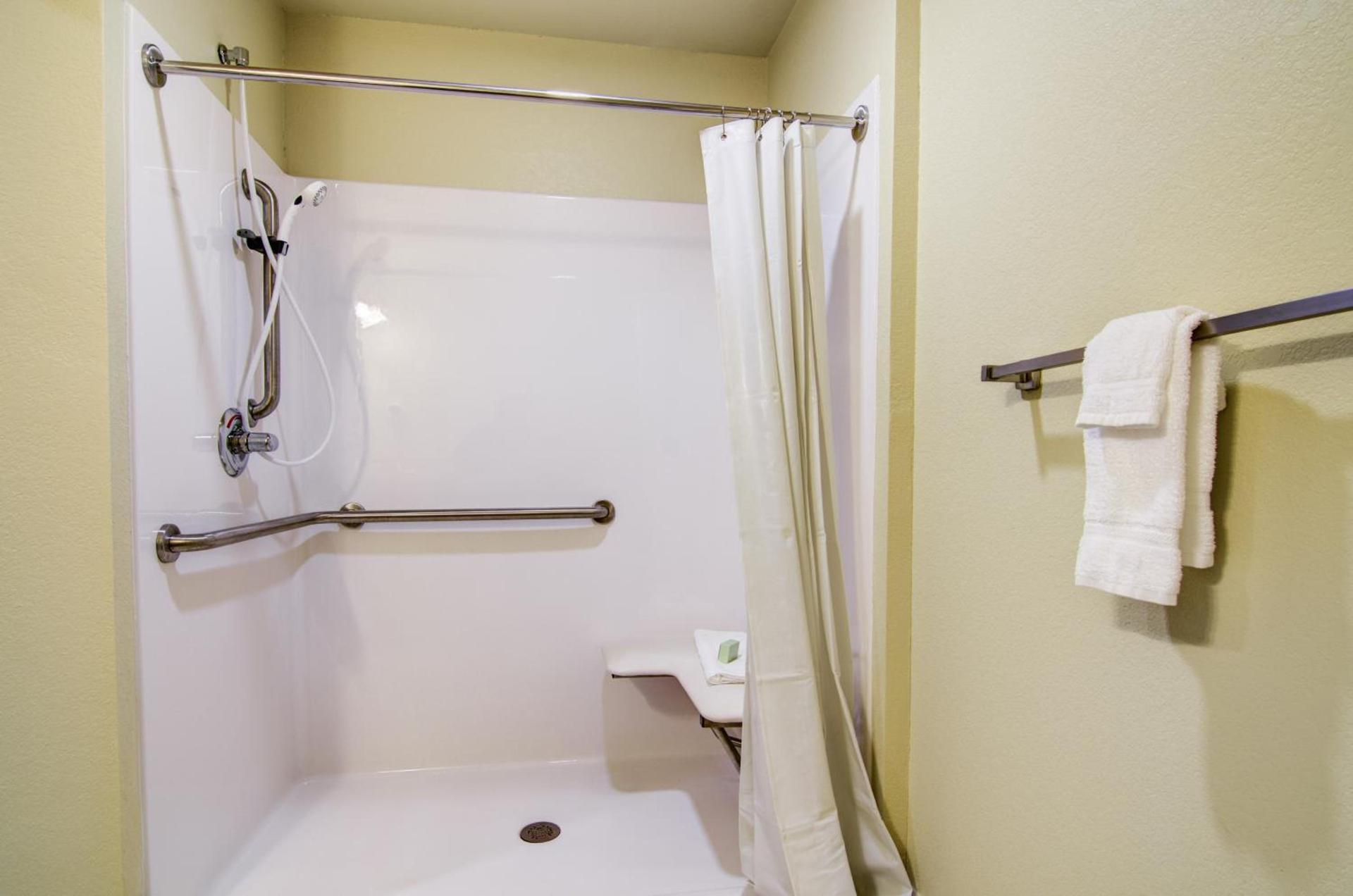 Castle Rock Inn & Suites - Quinter photo 41