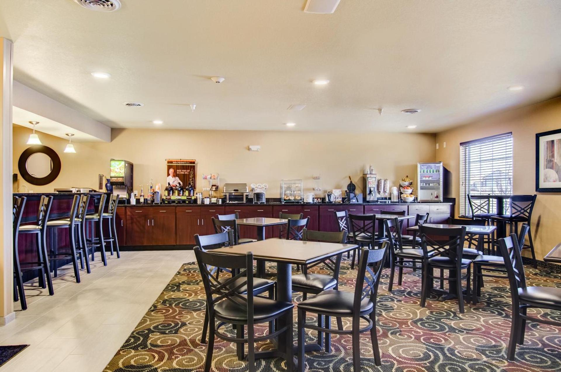 Castle Rock Inn & Suites - Quinter photo 29