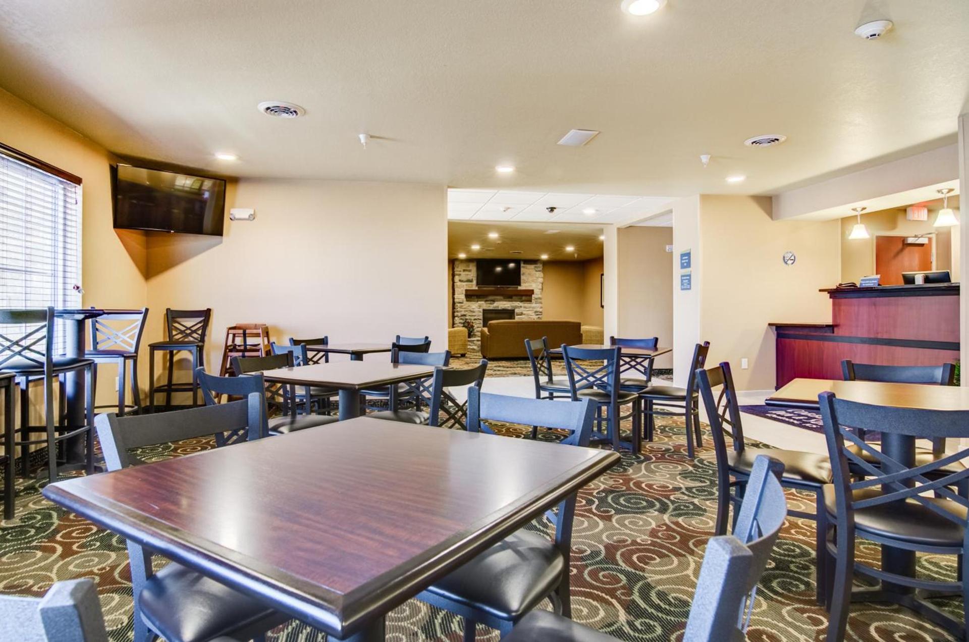 Castle Rock Inn & Suites - Quinter photo 28