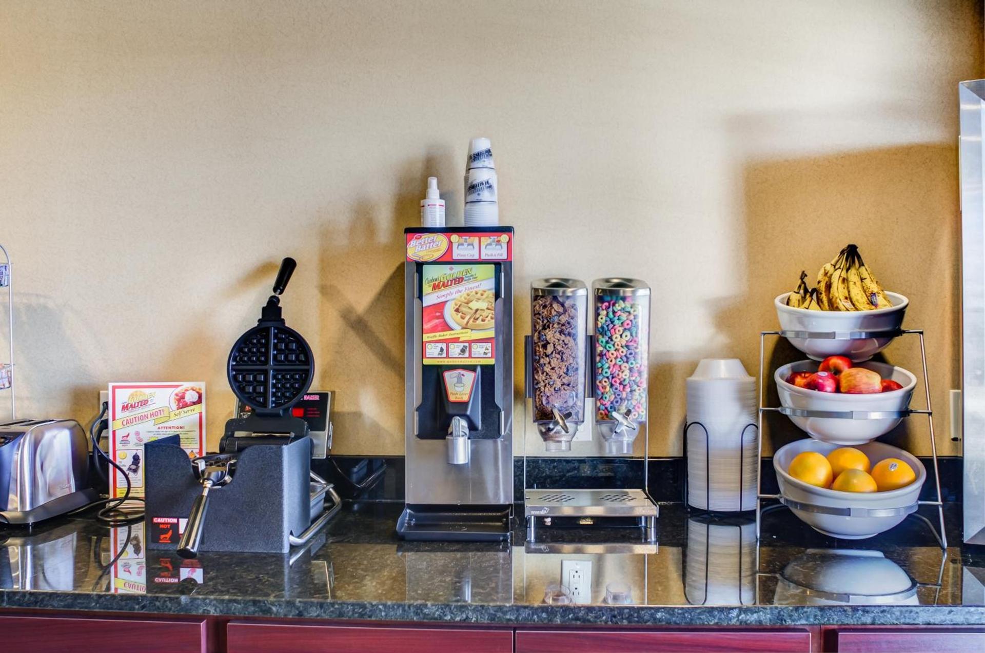 Castle Rock Inn & Suites - Quinter photo 32