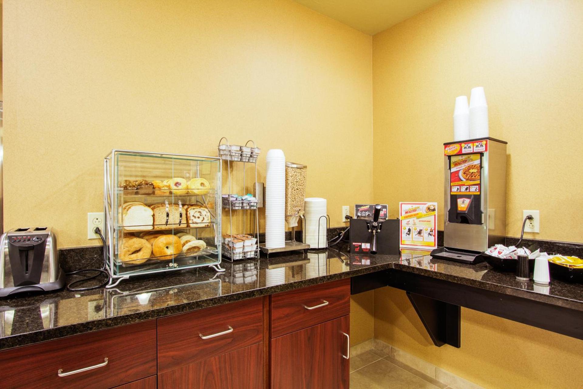 Cobblestone Inn & Suites - Corry photo 27