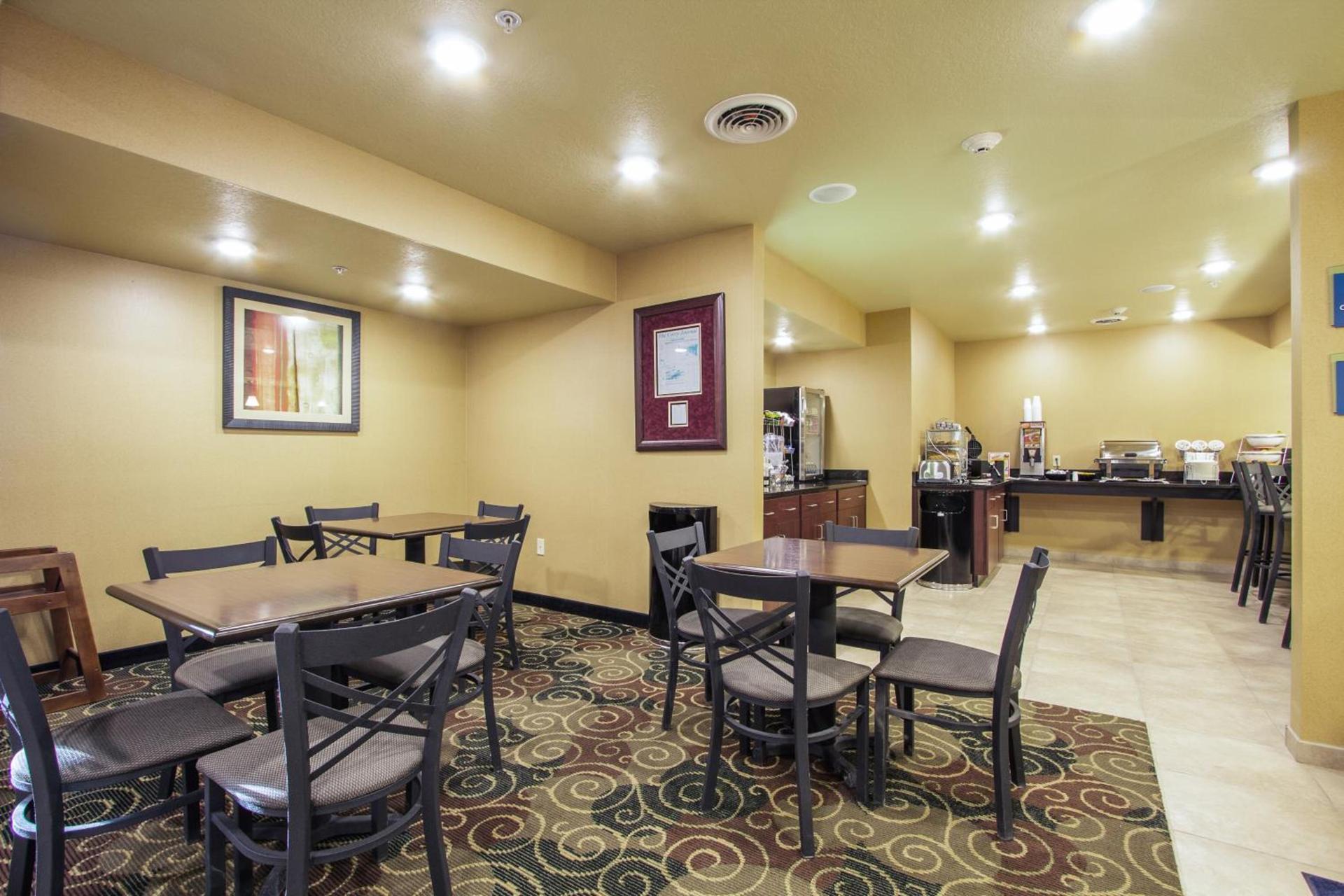 Cobblestone Inn & Suites - Corry photo 24