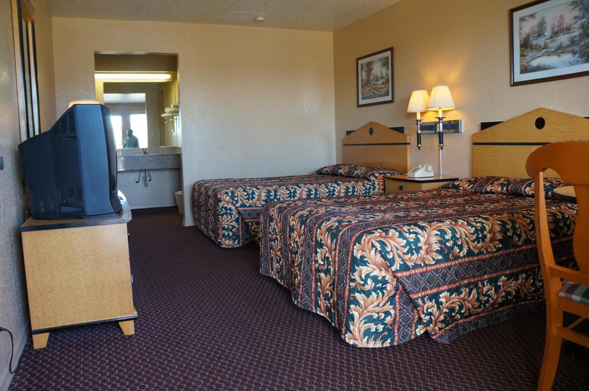 Delux Inn Tulsa photo 7