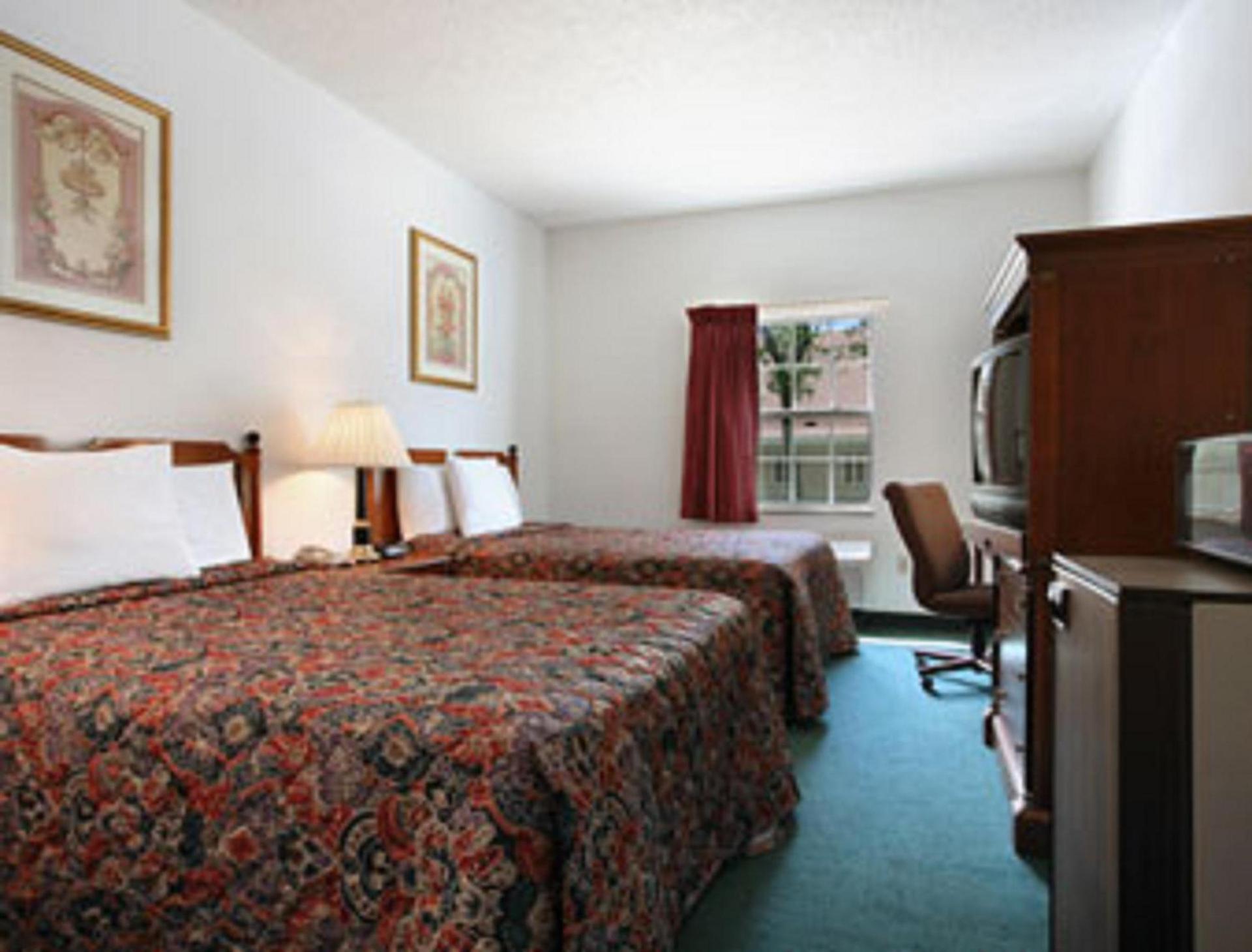 Travelodge by Wyndham Waukegan Gurnee photo 4